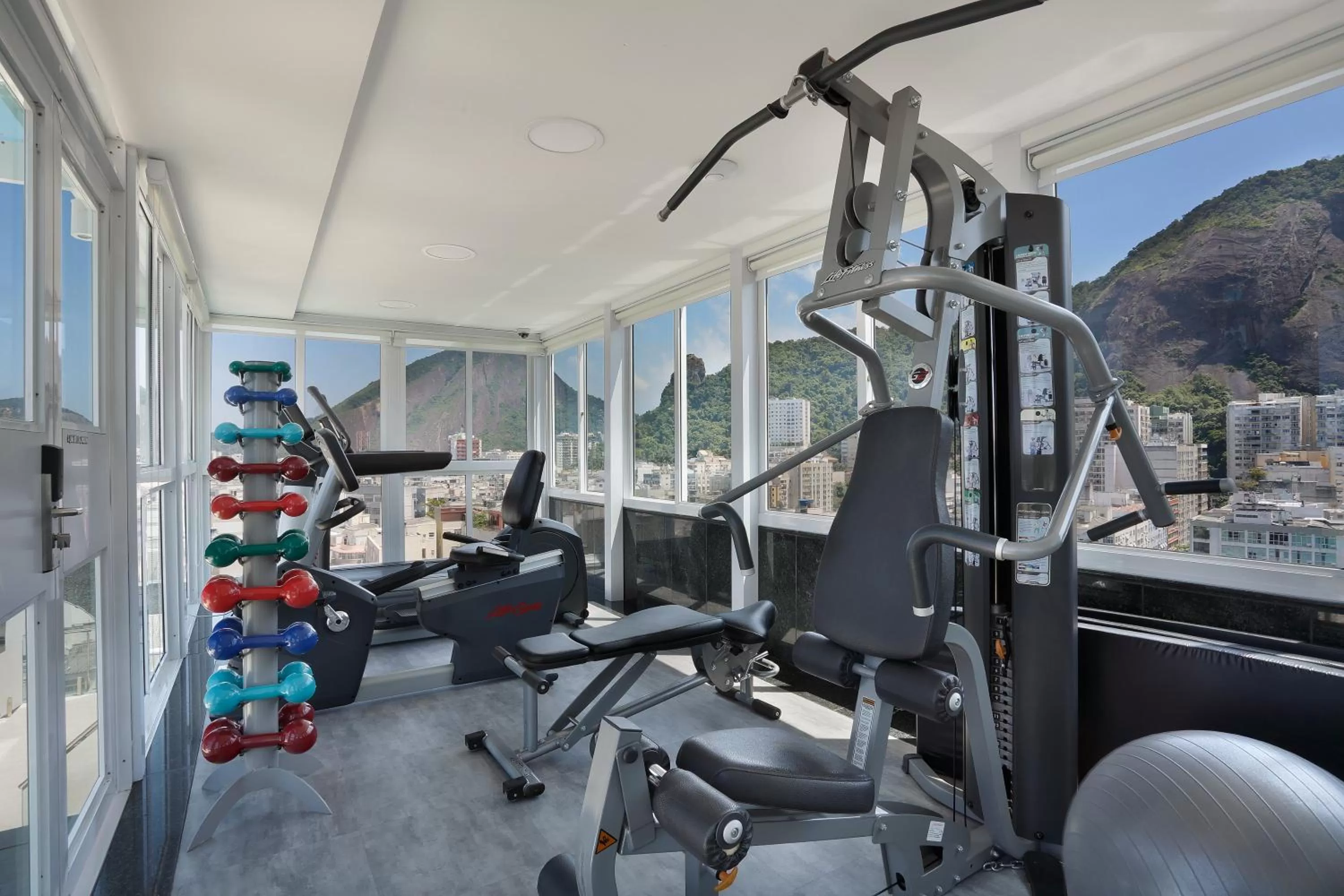 Fitness centre/facilities in Mirasol Copacabana Hotel