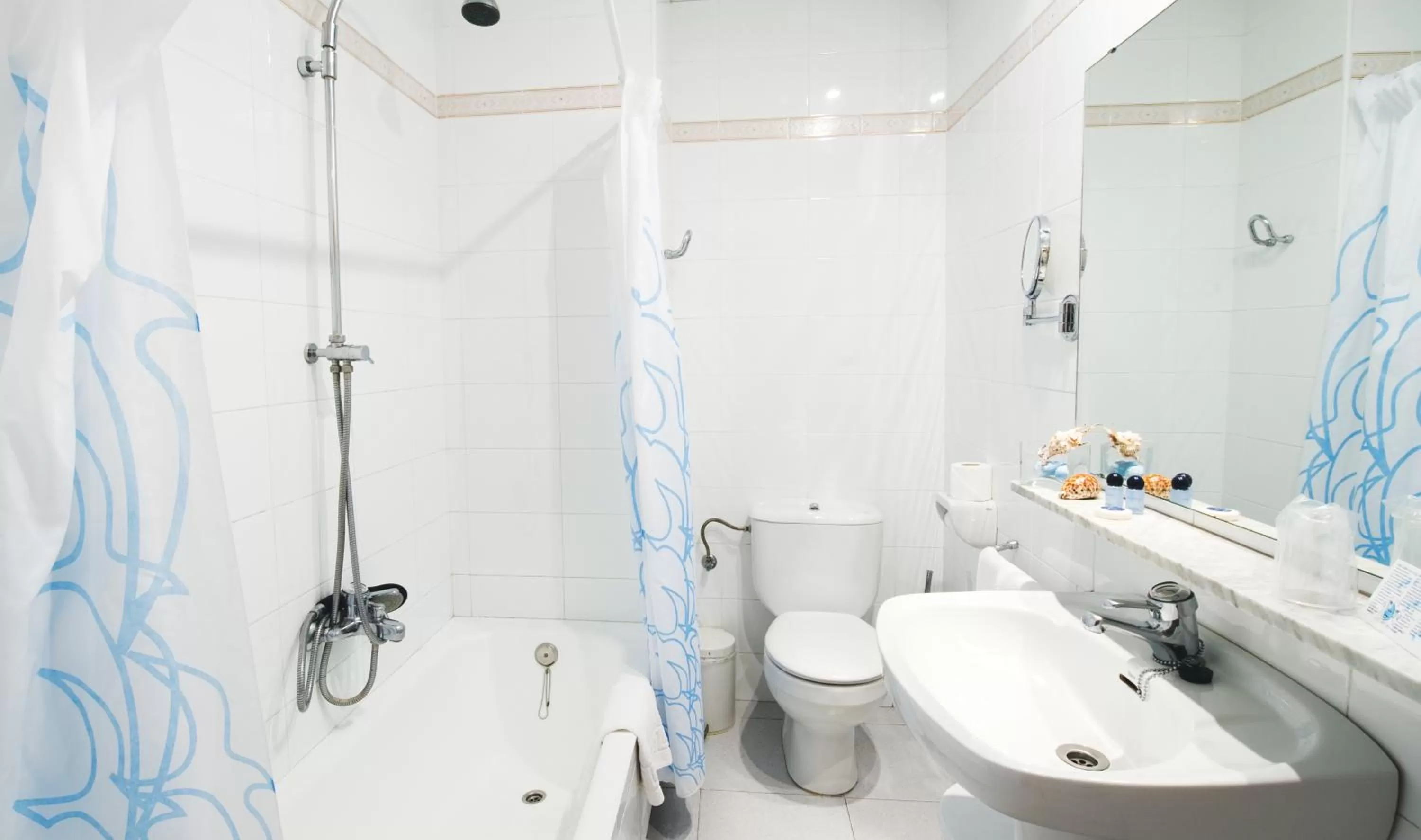 Bathroom in Hotel Miramar Badalona