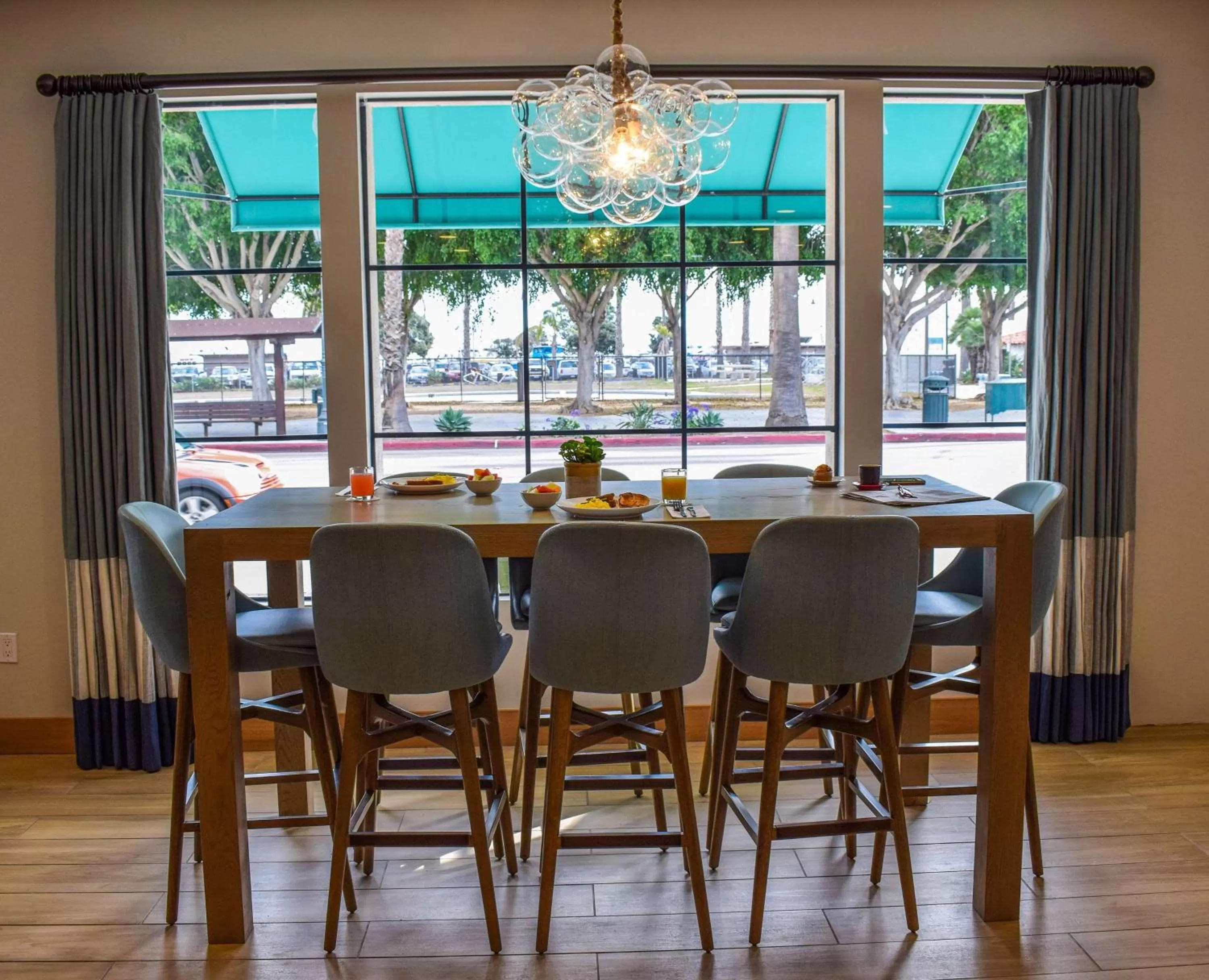 Restaurant/places to eat in Beachside Inn