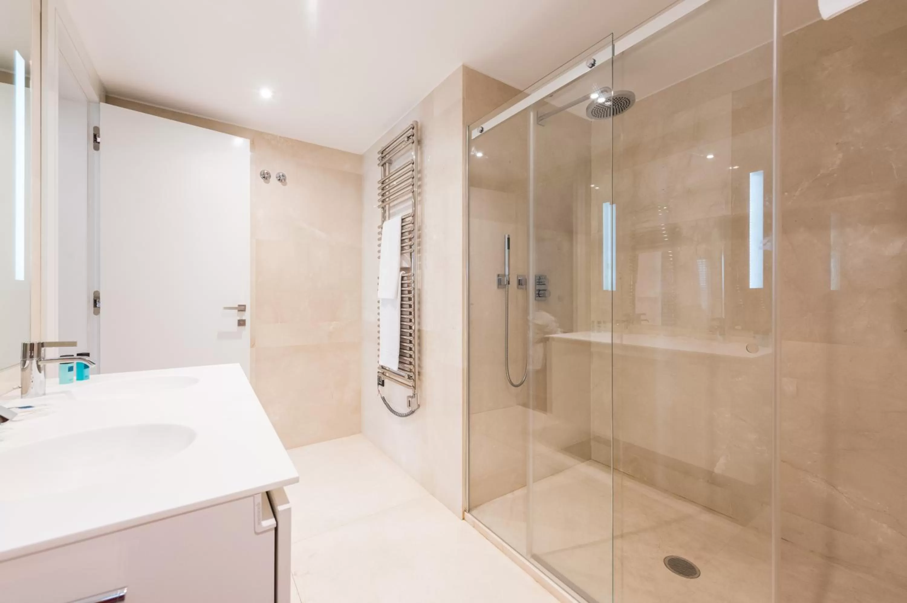 Toilet in Gran View Apartments