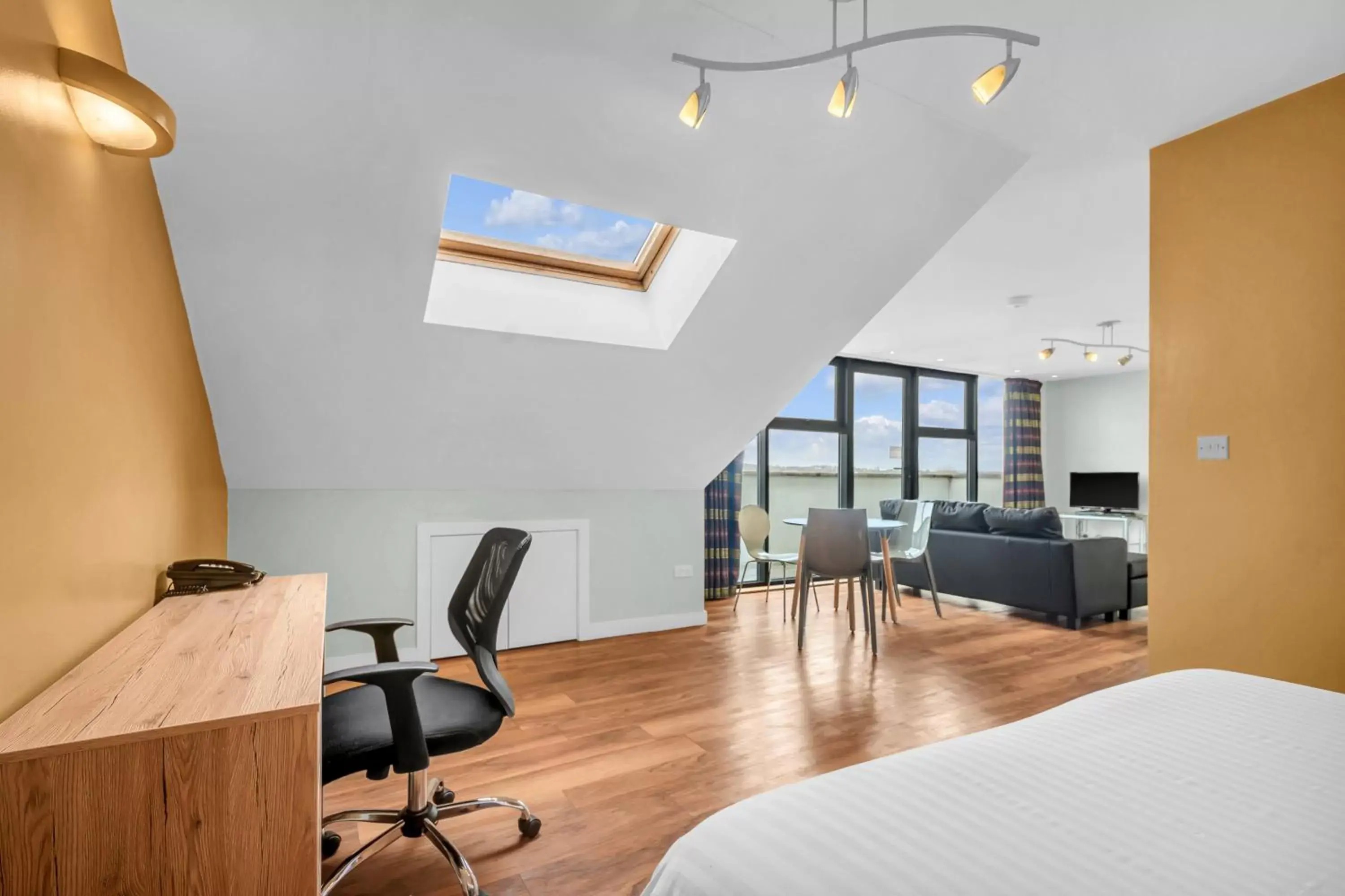 Grande Studio with Balcony in Roomzzz Leeds Headingley Grande Studio with Balcony in Roomzzz Leeds Headingley