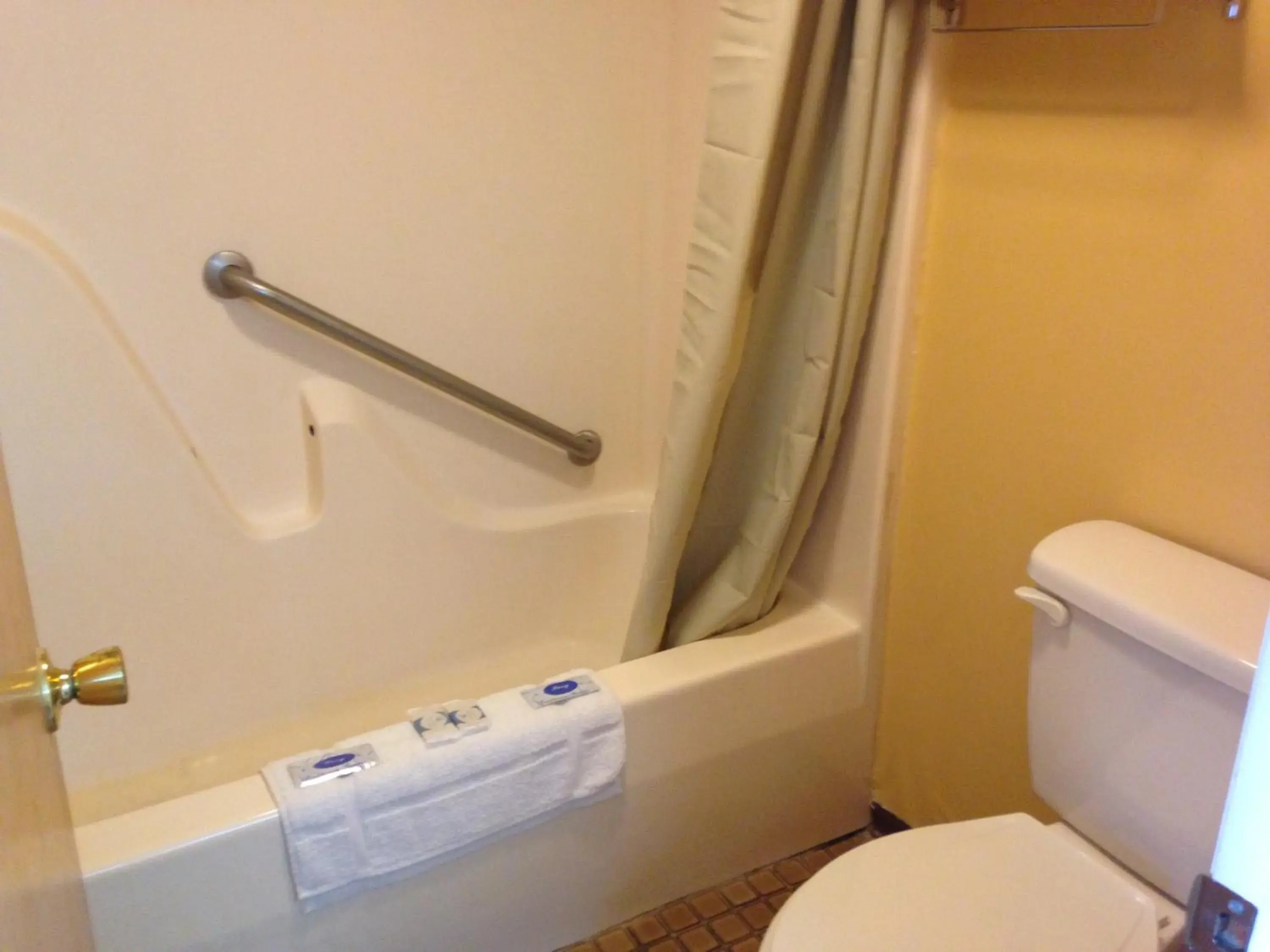 Standard Double Room with Two Double Beds in Forest Hill Inn Hazleton Standard Double Room with Two Double Beds in Forest Hill Inn Hazleton