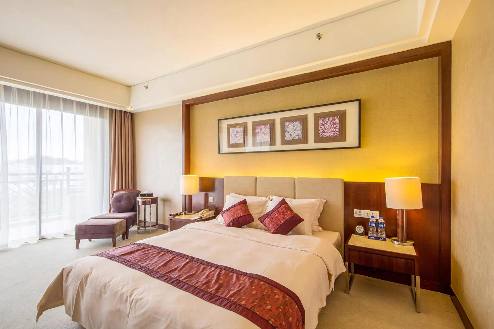 Bed in Dongguan Richwood Garden Hotel