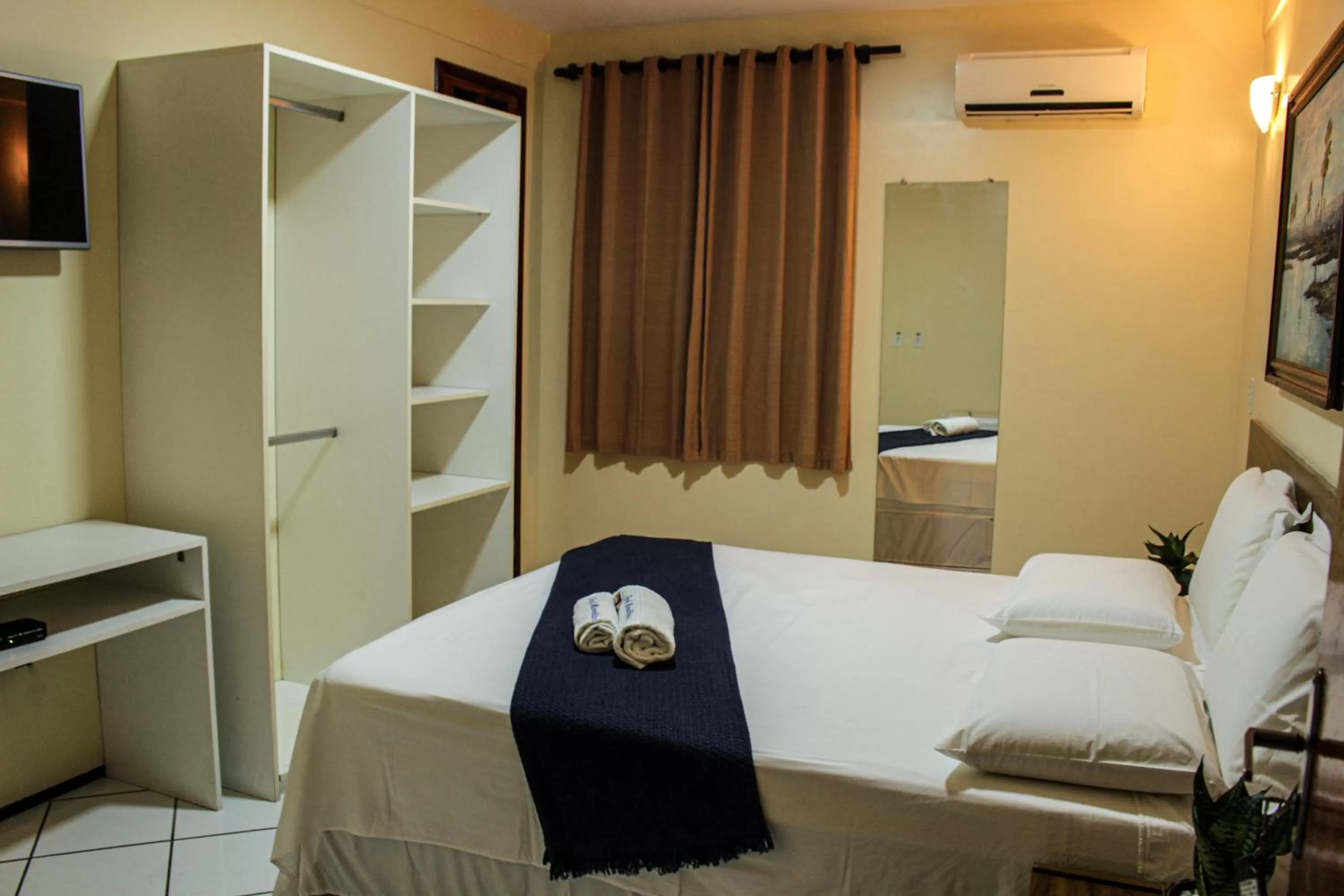 Bedroom, Bed in Hotel Monólitos