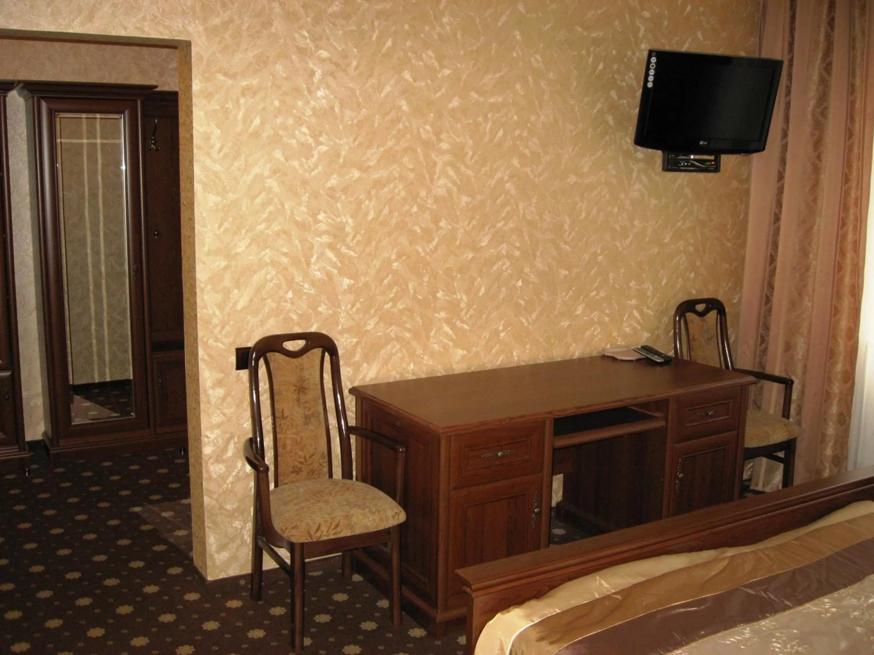 TV and multimedia in Shato Paradis Hotel