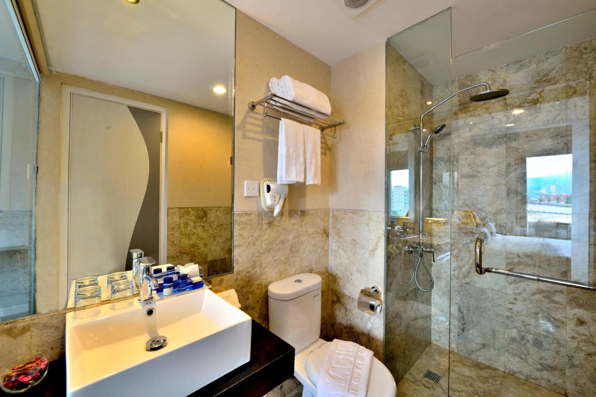 Bathroom in Serela Cihampelas by KAGUM Hotels