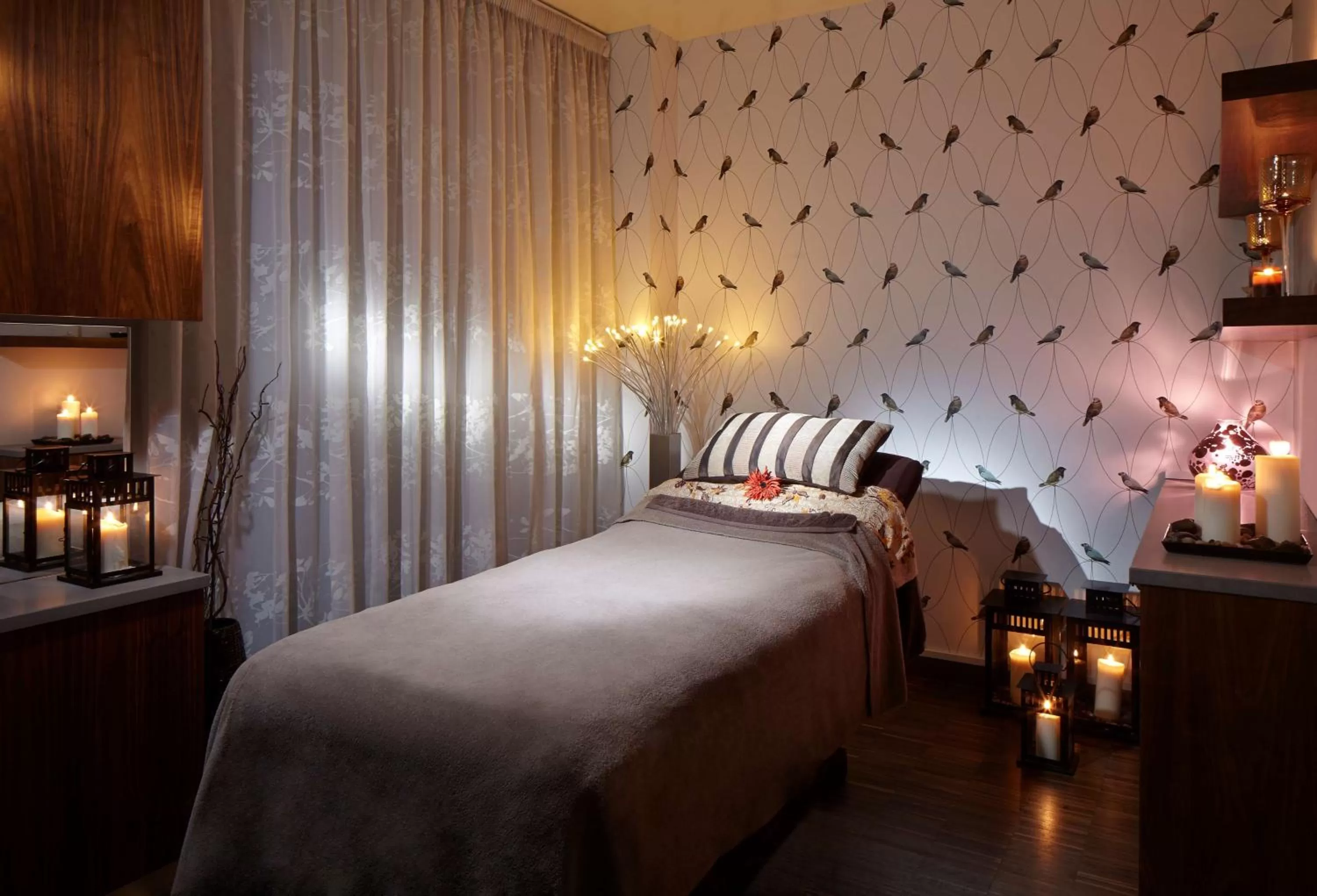 Spa and wellness centre/facilities, Bed in Radisson Blu Hotel East Midlands Airport