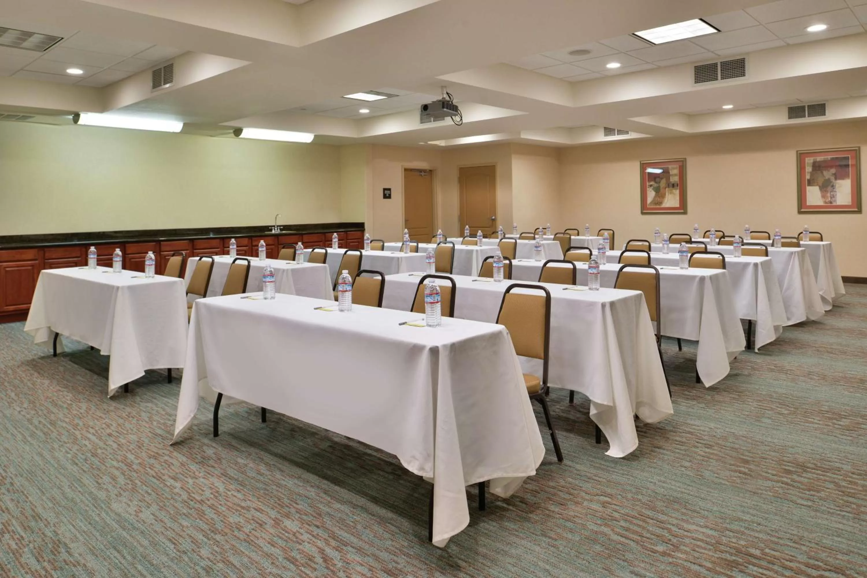 Meeting/conference room in Hampton Inn & Suites Woodland-Sacramento Area