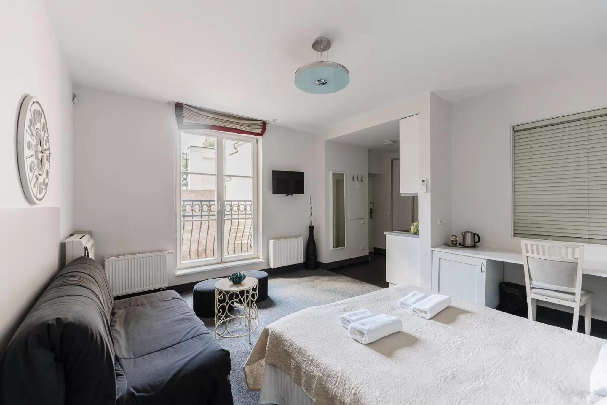 TV and multimedia, Bed in Moon Garden Old Town Hotel