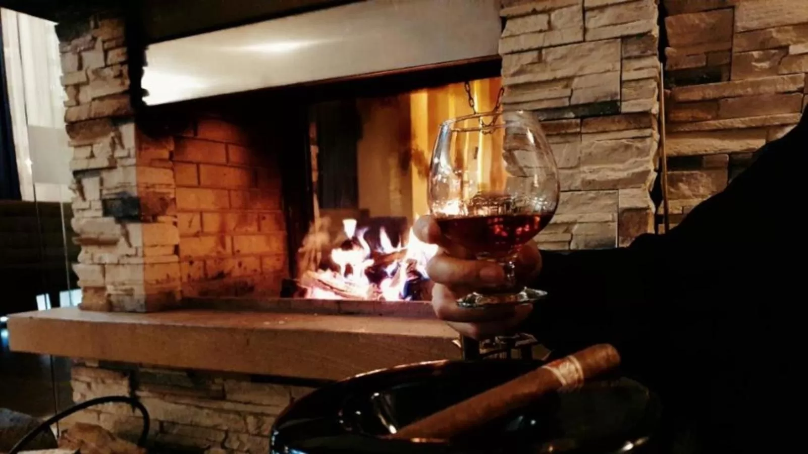 Restaurant/places to eat in Terra Hotel