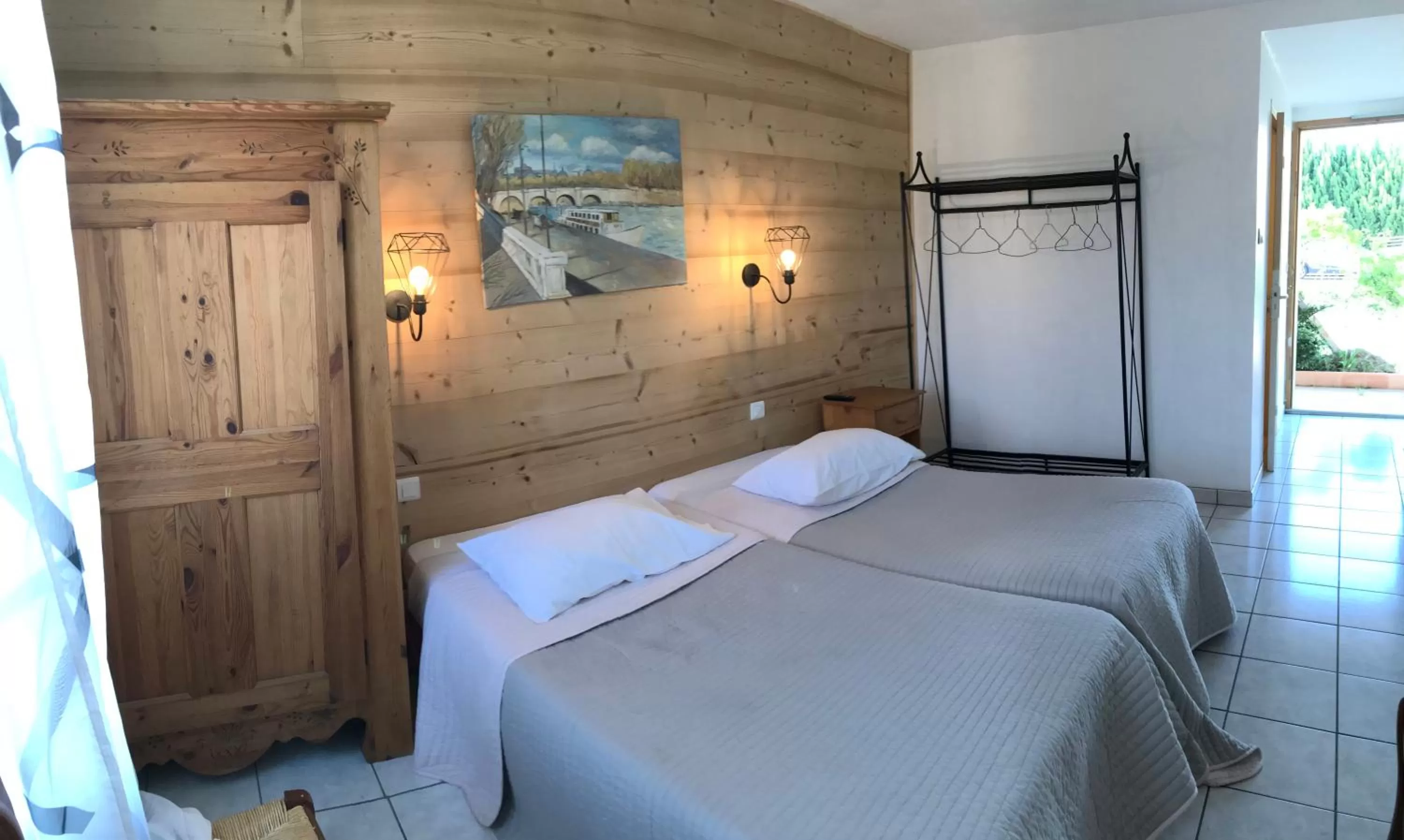 Photo of the whole room in Abel Hôtel