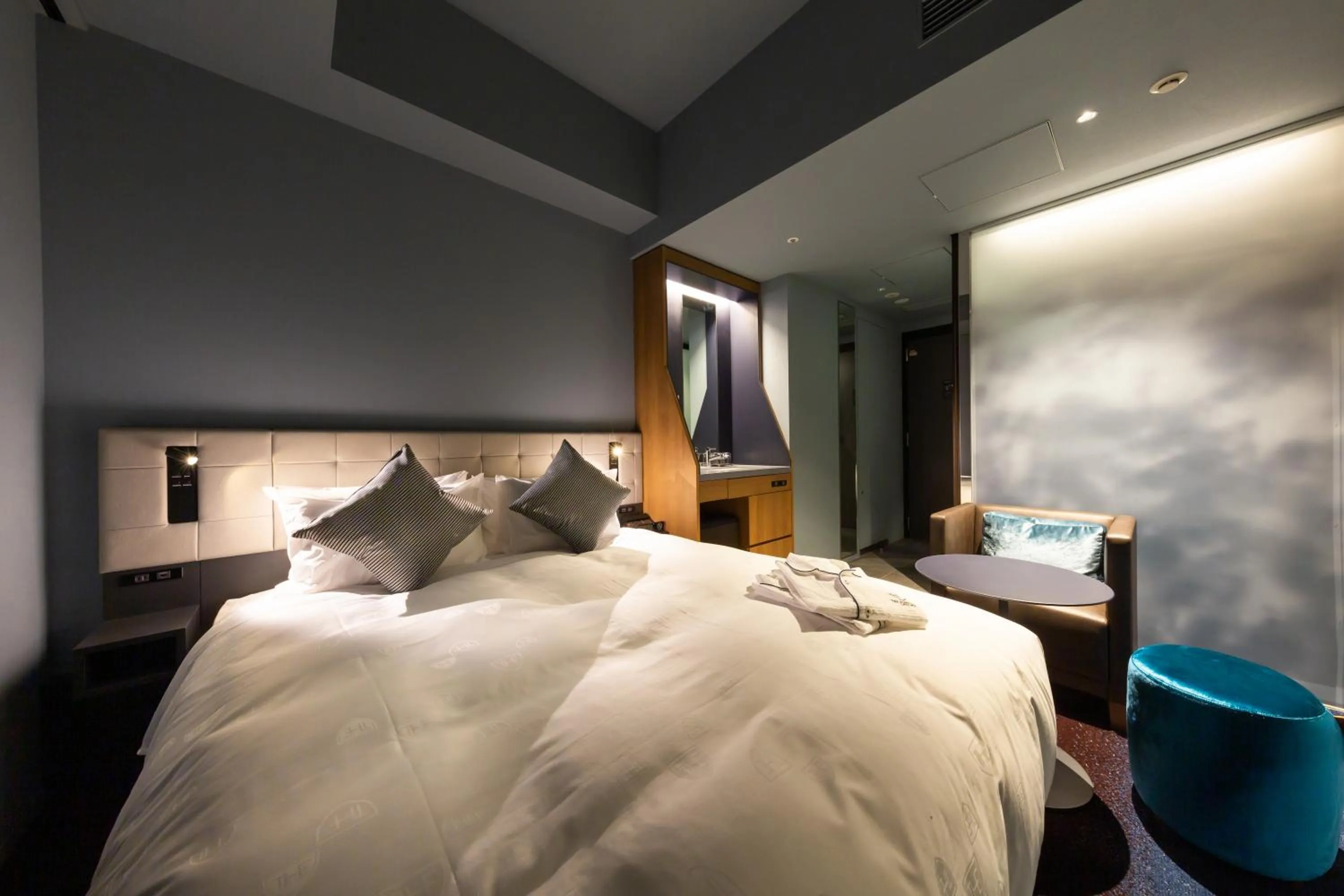 Bed in The Royal Park Canvas - Ginza 8