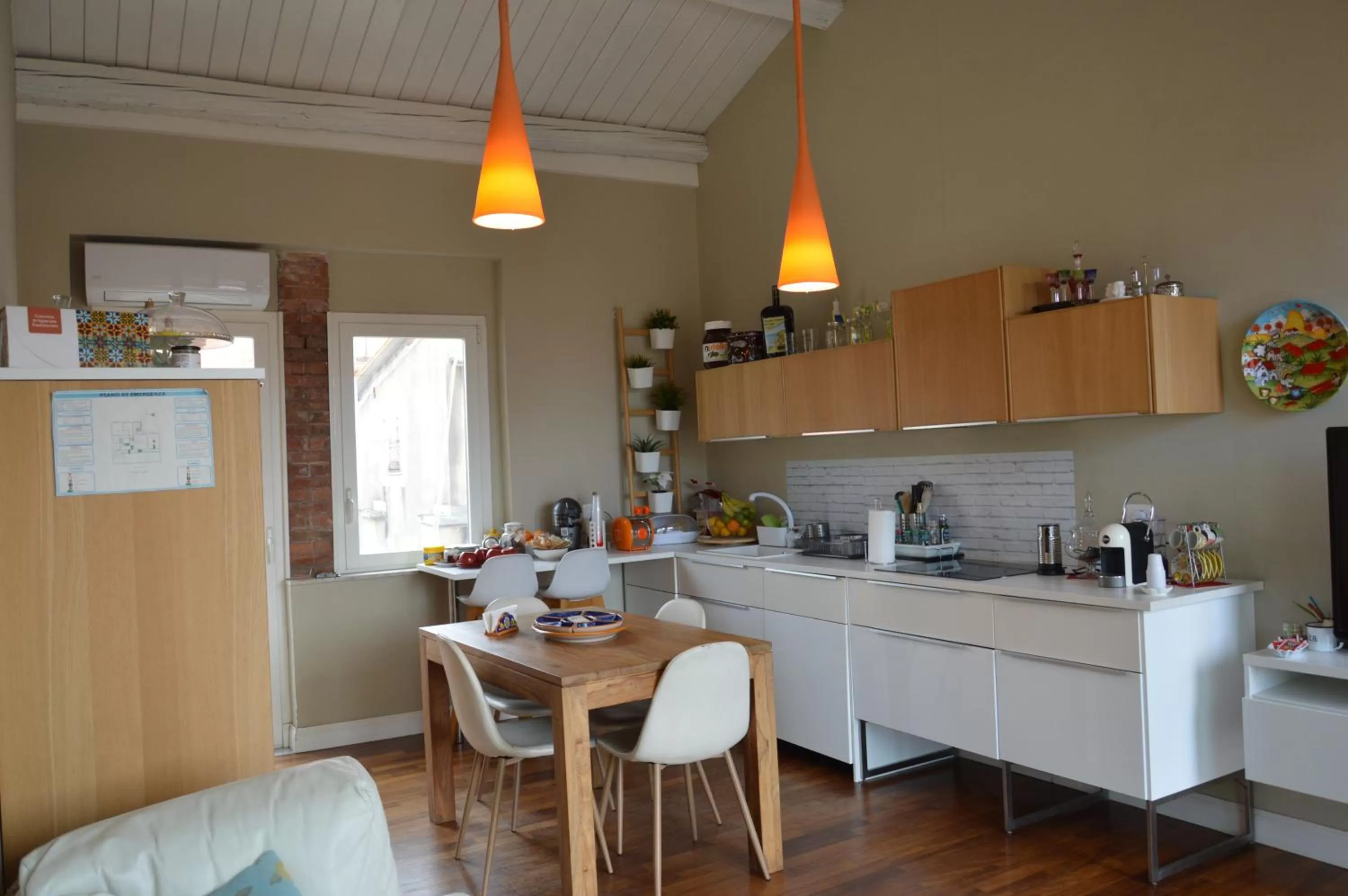 Kitchen or kitchenette in b&b le 4 leggende