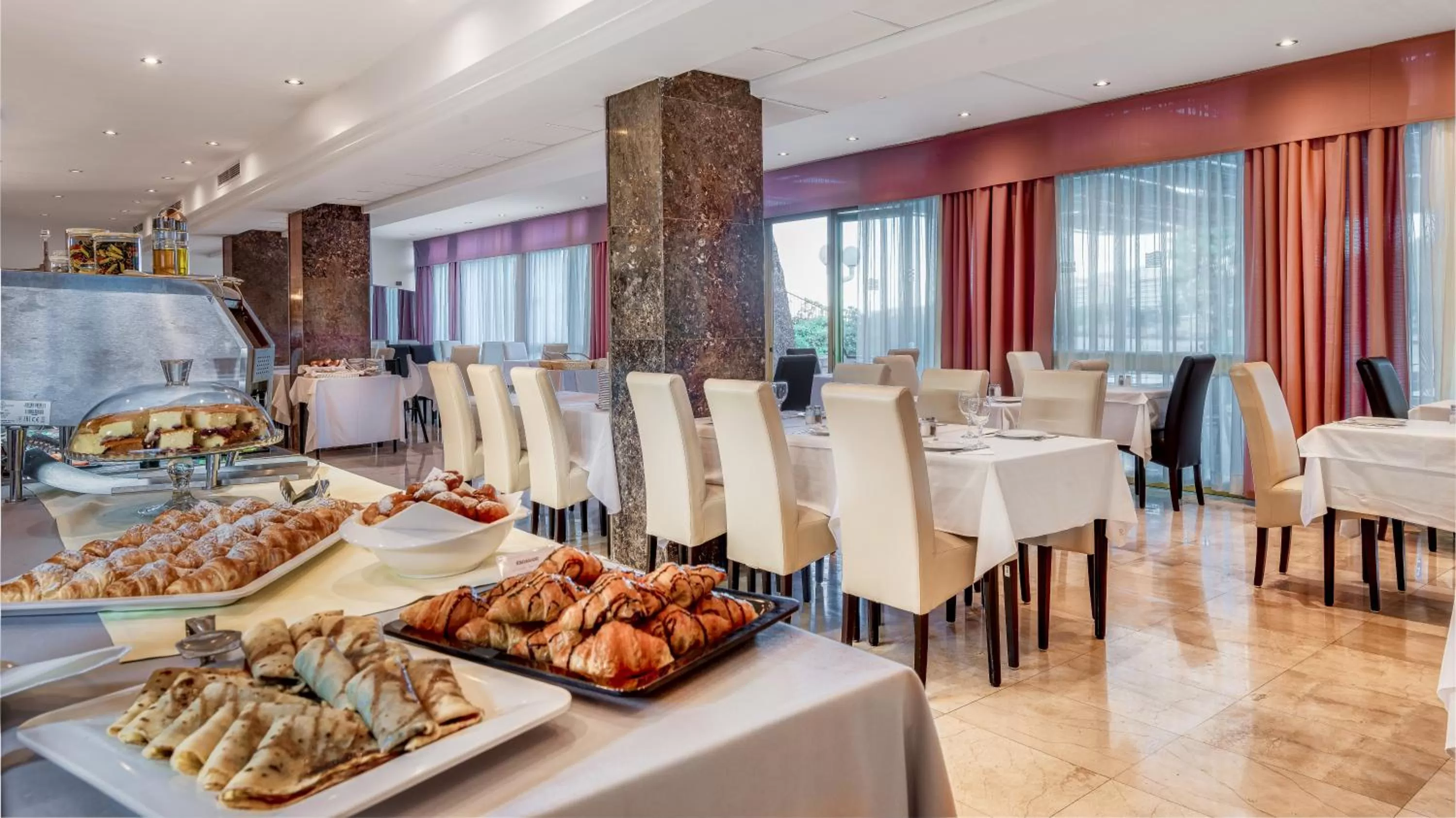 Restaurant/places to eat in Hotel Splendid