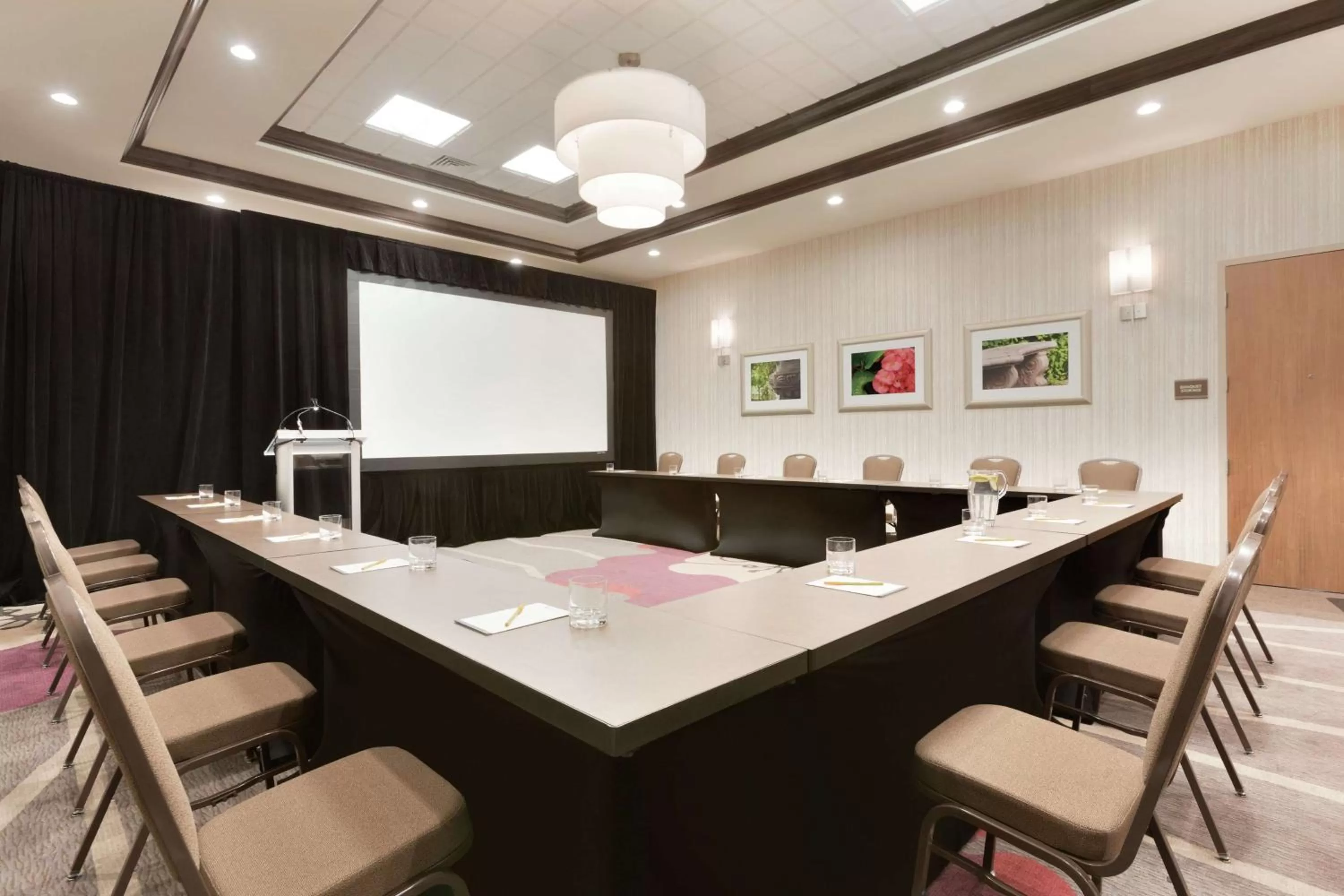 Meeting/conference room in Hilton Garden Inn Pittsburgh Airport South-Robinson Mall