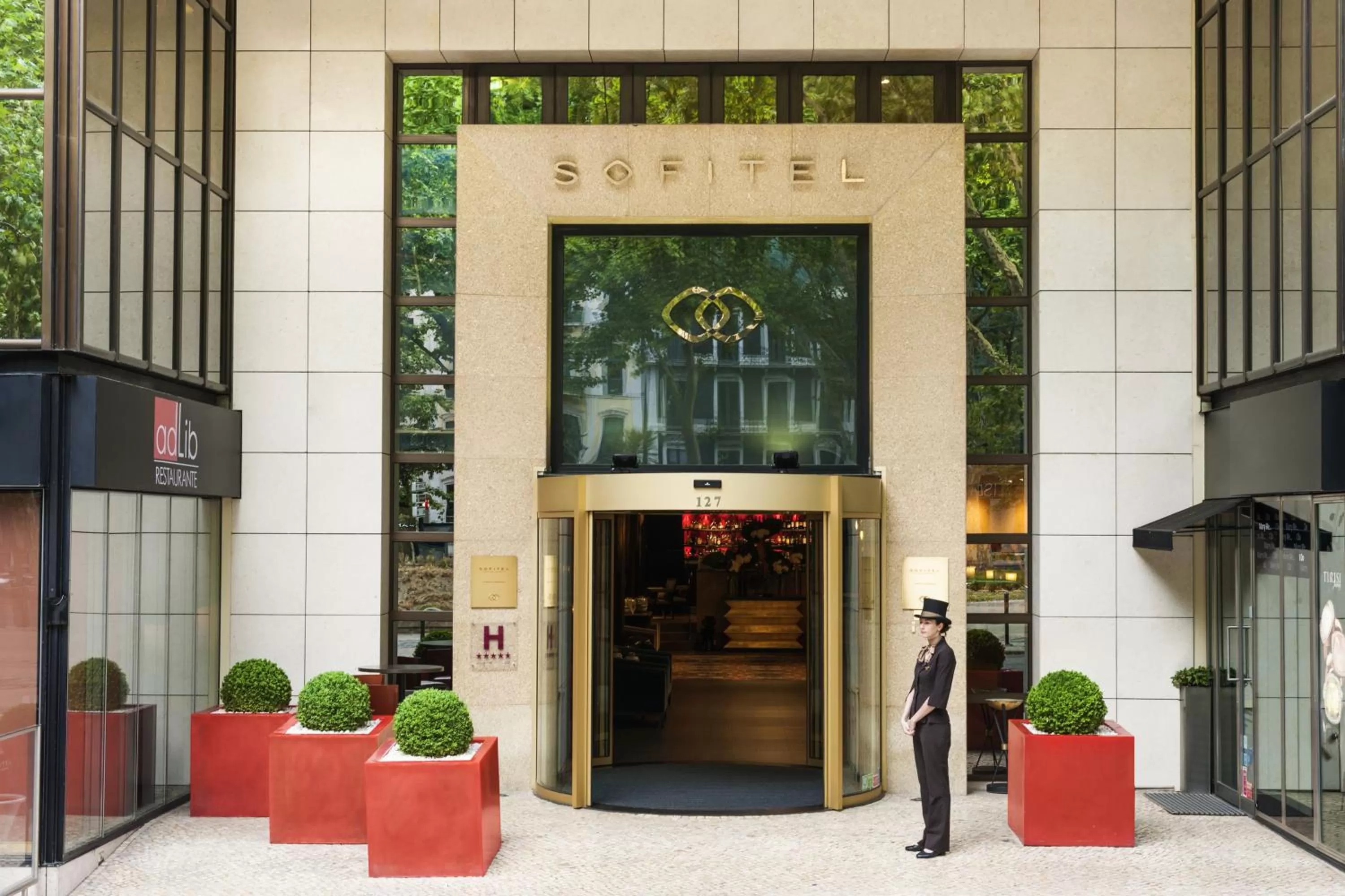 Facade/entrance in Sofitel Lisbon Liberdade