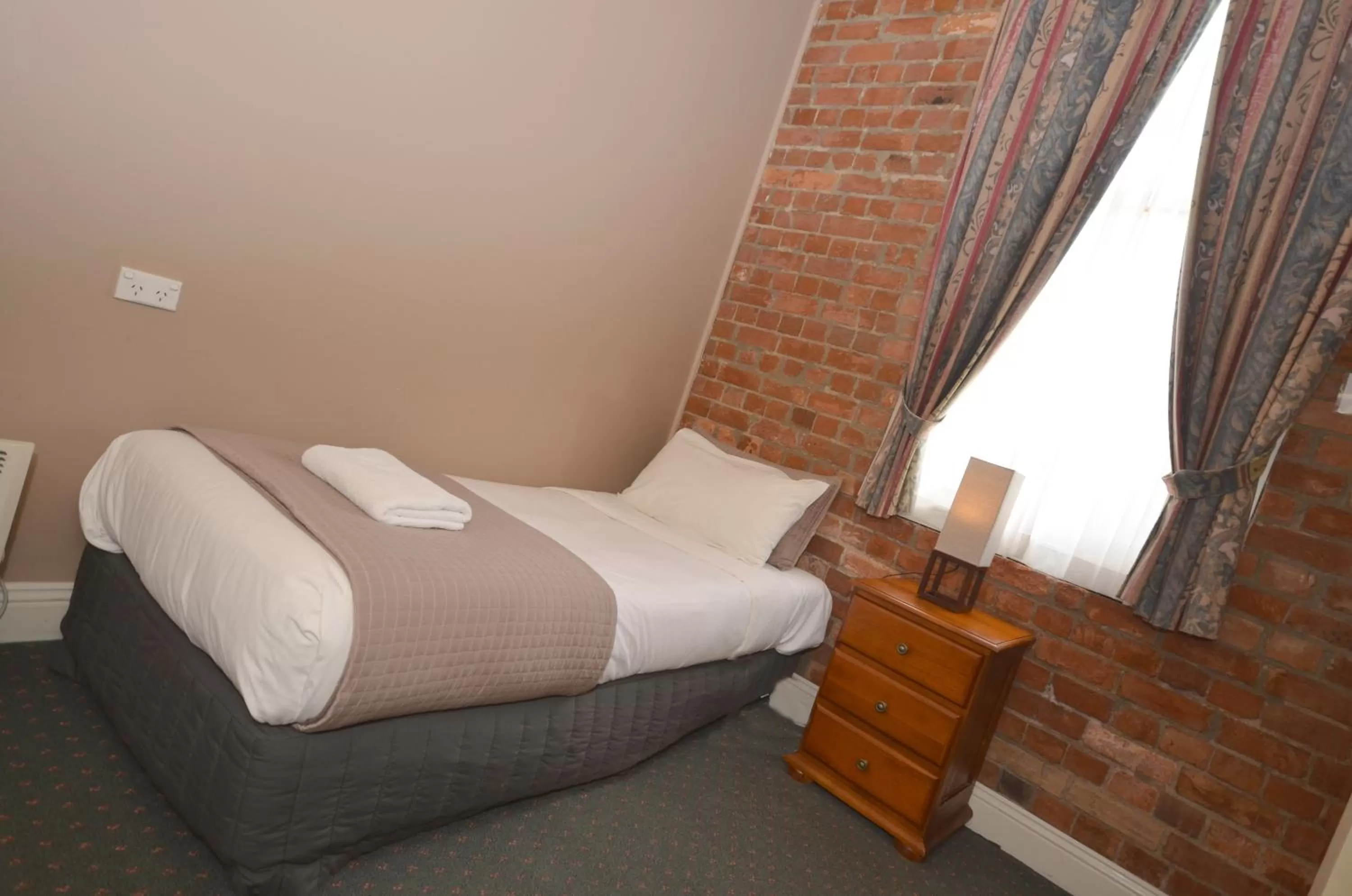 Bed in Central Springs Inn