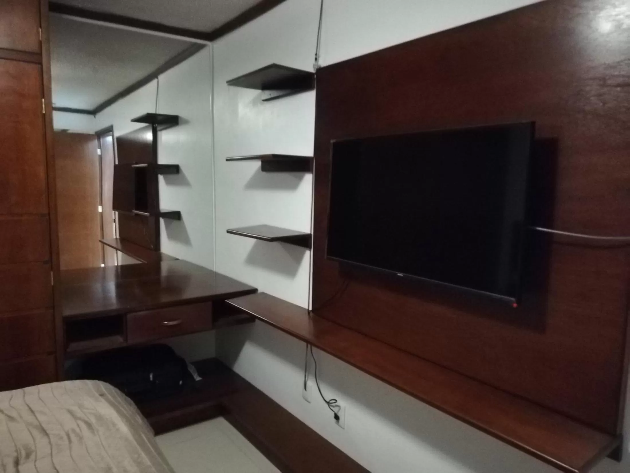 TV and multimedia in La Aurora Hotel Like Home