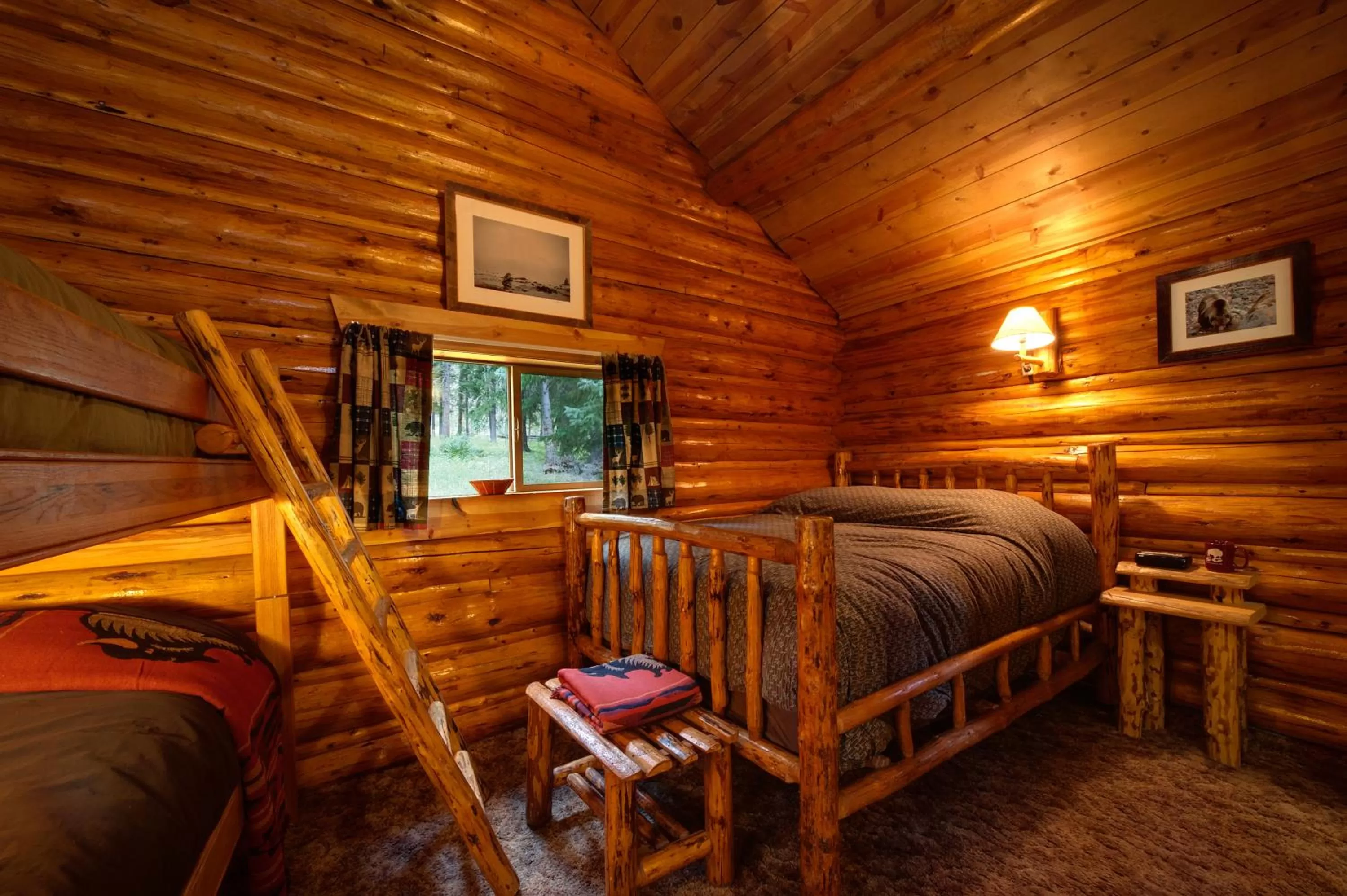 Bed in Silver Gate Lodging