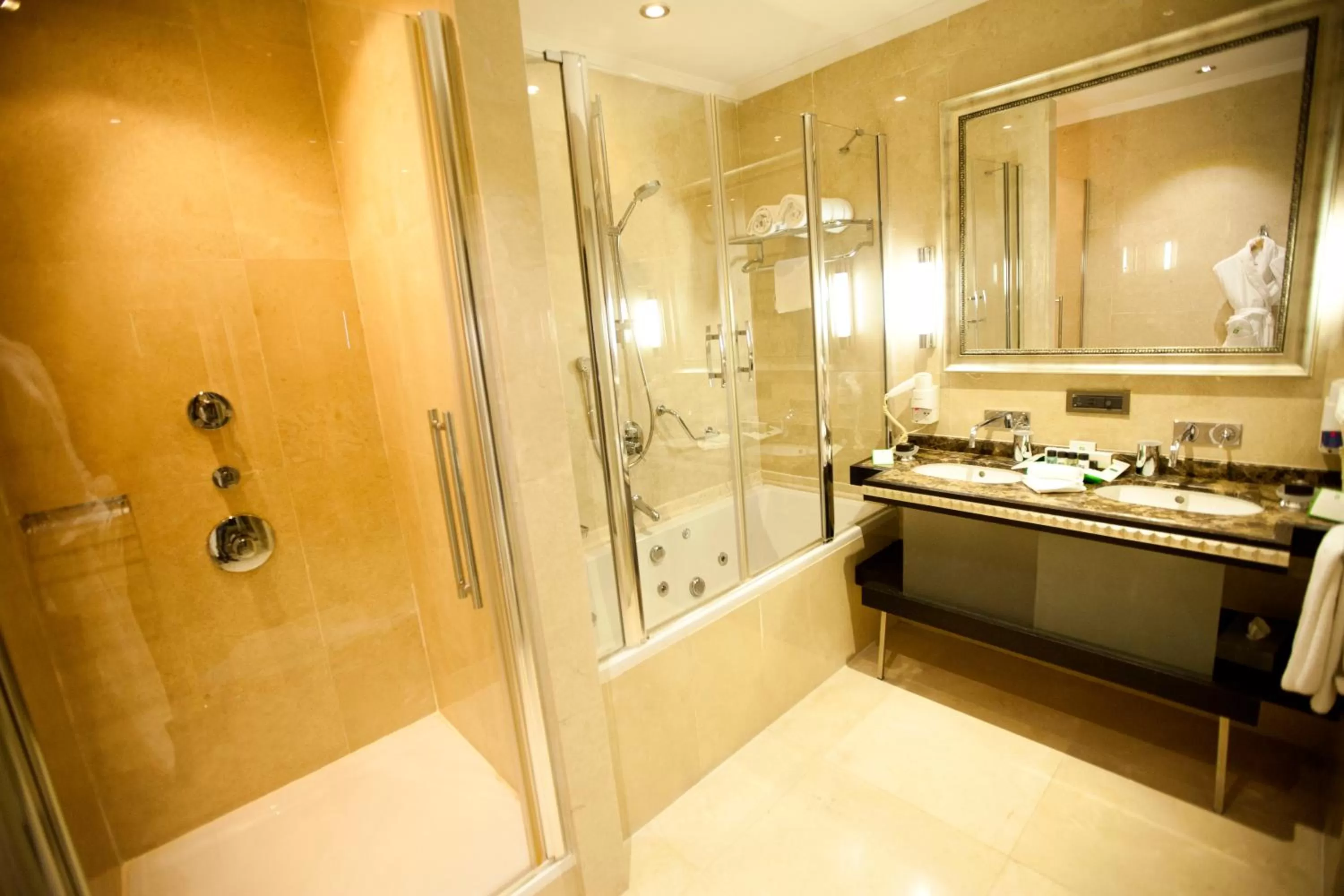 Bathroom in Nova Plaza Prime Hotel
