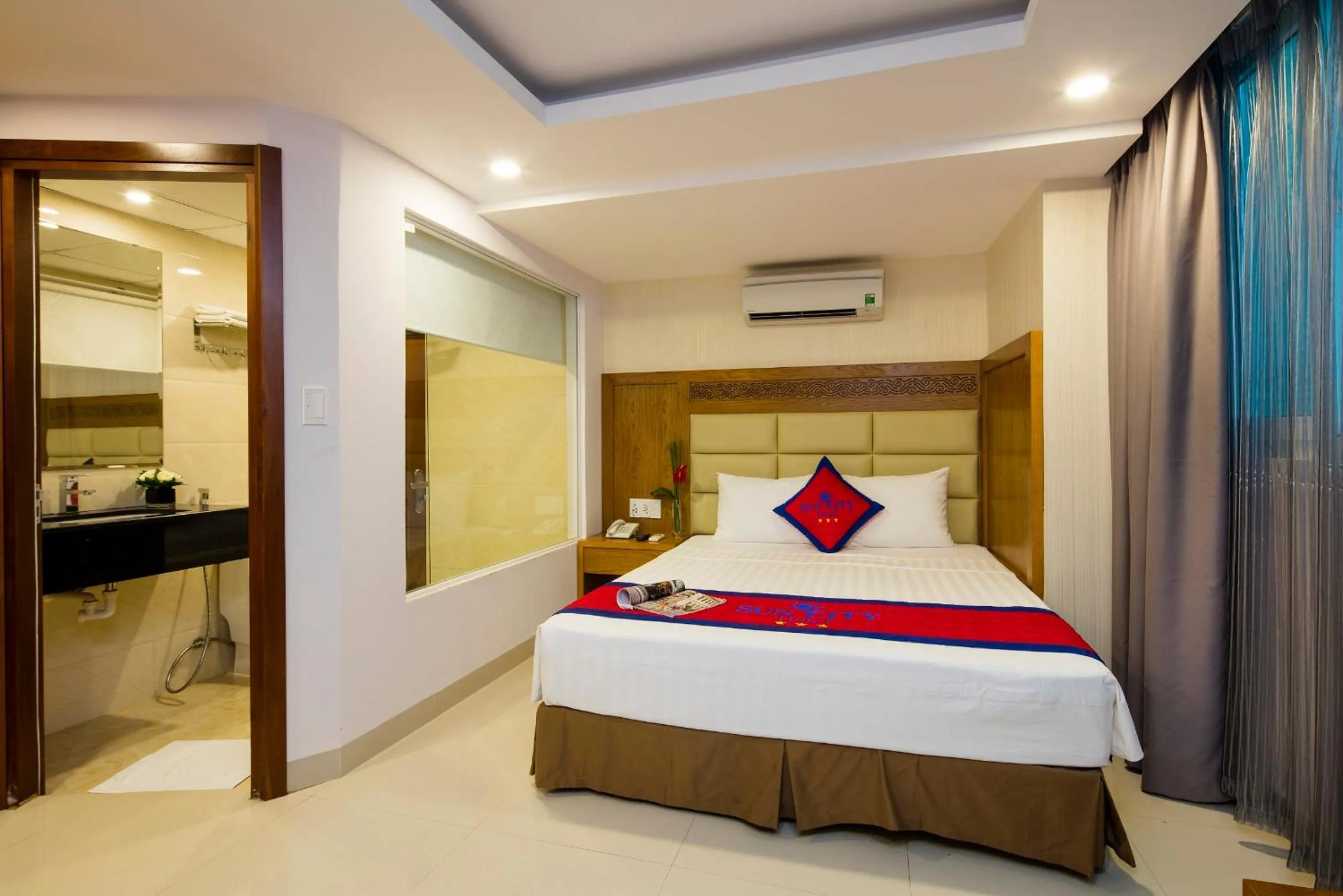 Bedroom, Bed in Sun City Hotel