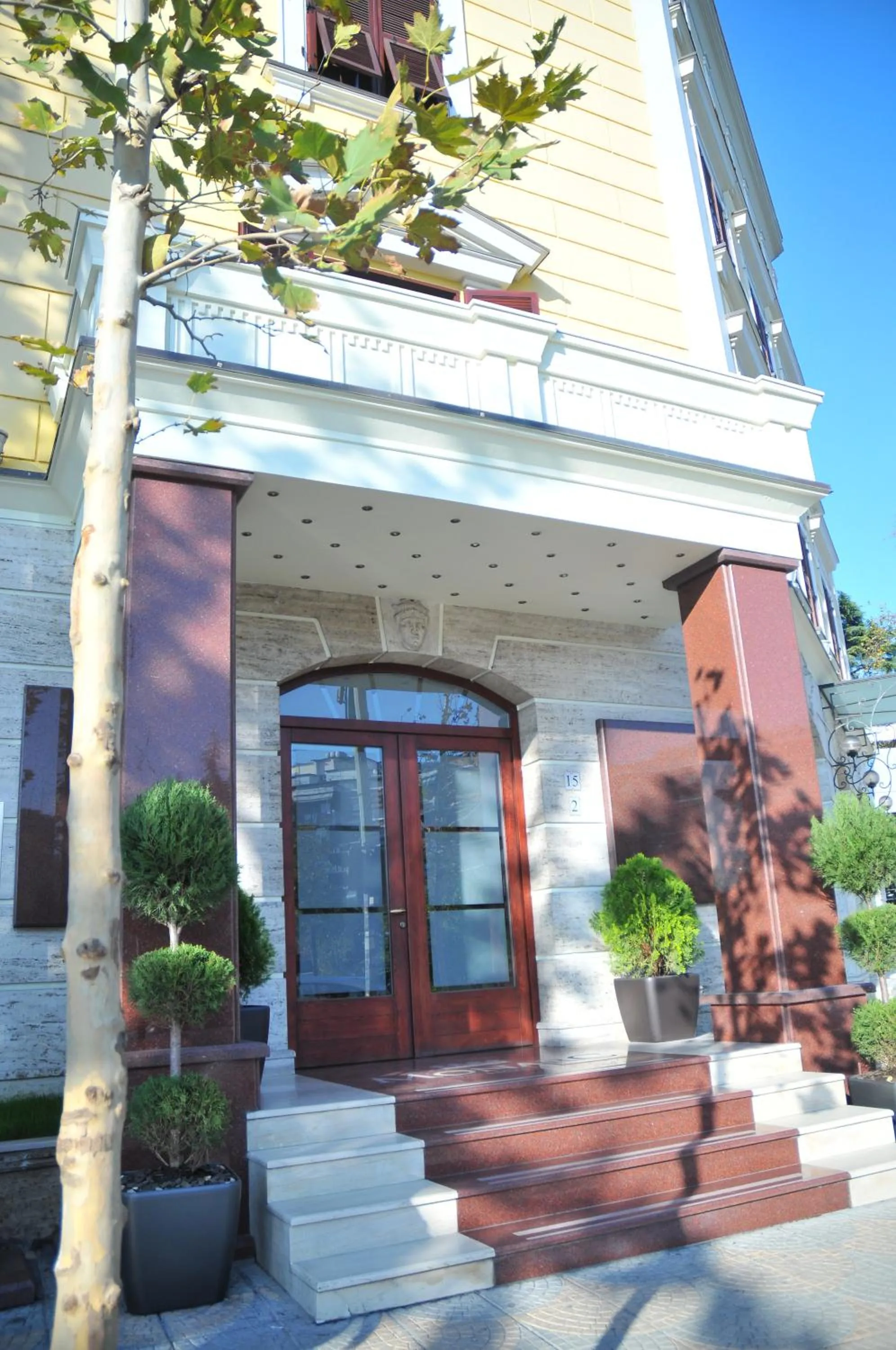 Facade/entrance in MonarC Hotel