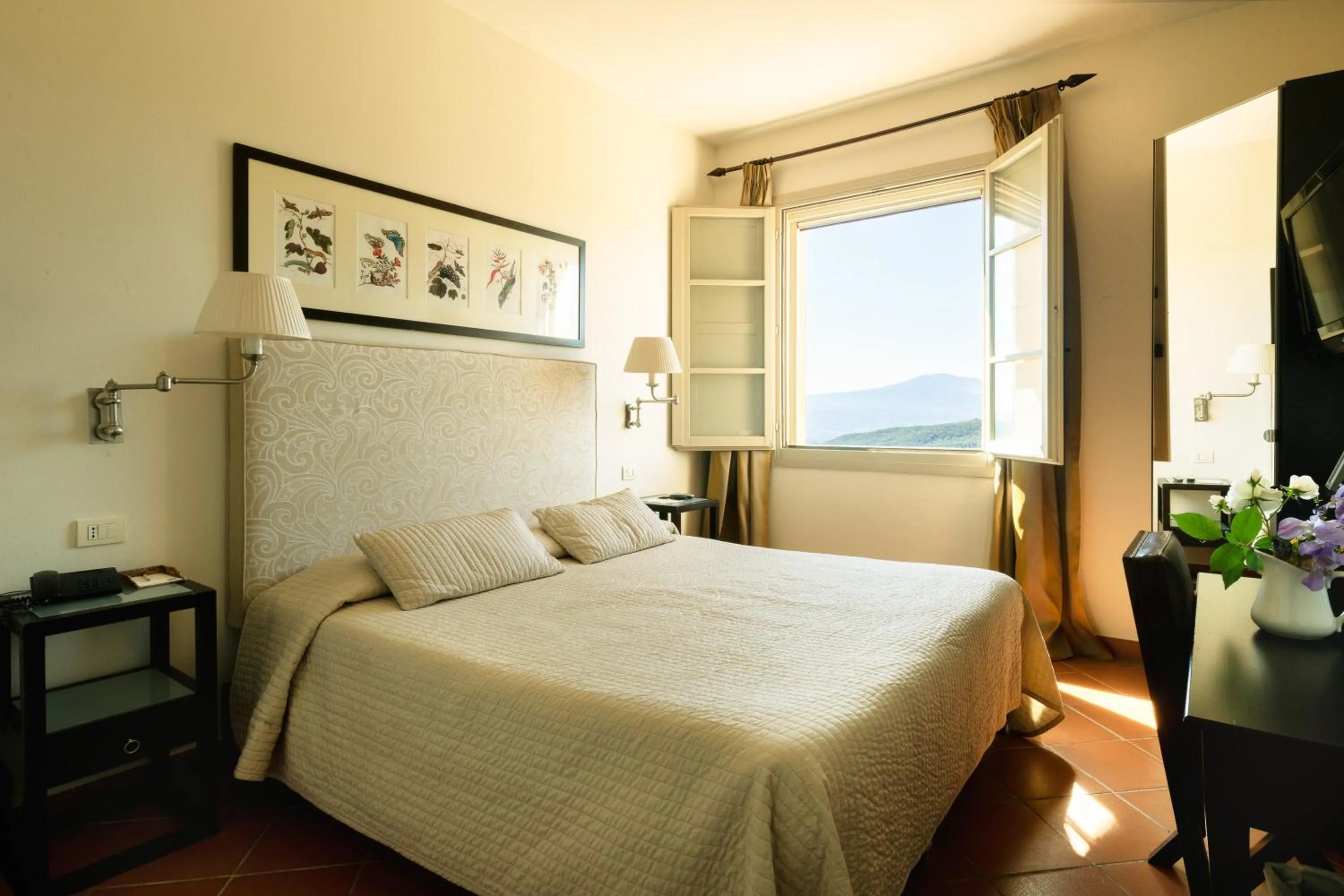 Bed in Si Montalcino Hotel