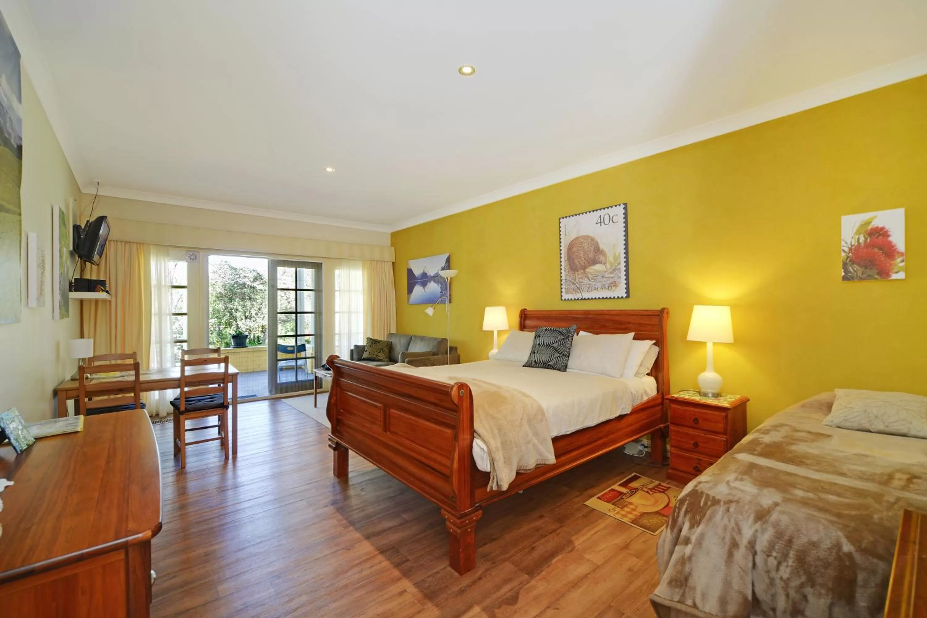 Bed in Bundanoon Lodge