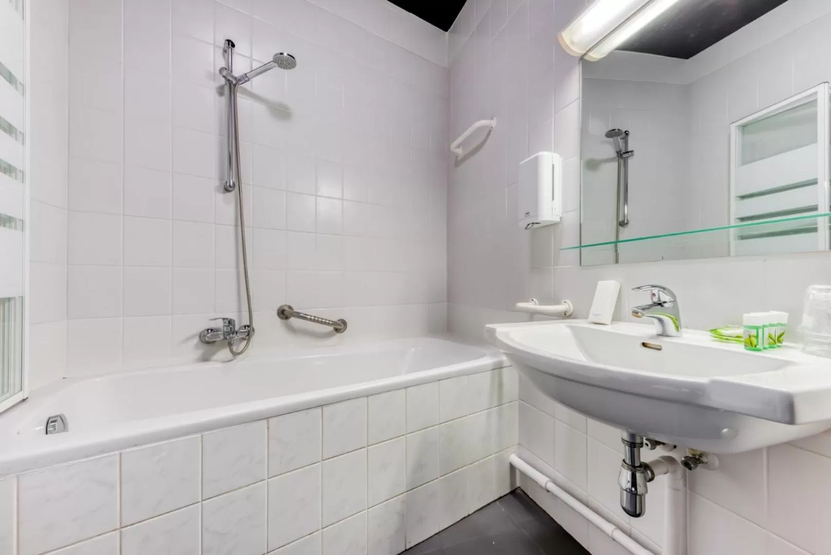 Bathroom in Hôtel de la Gare