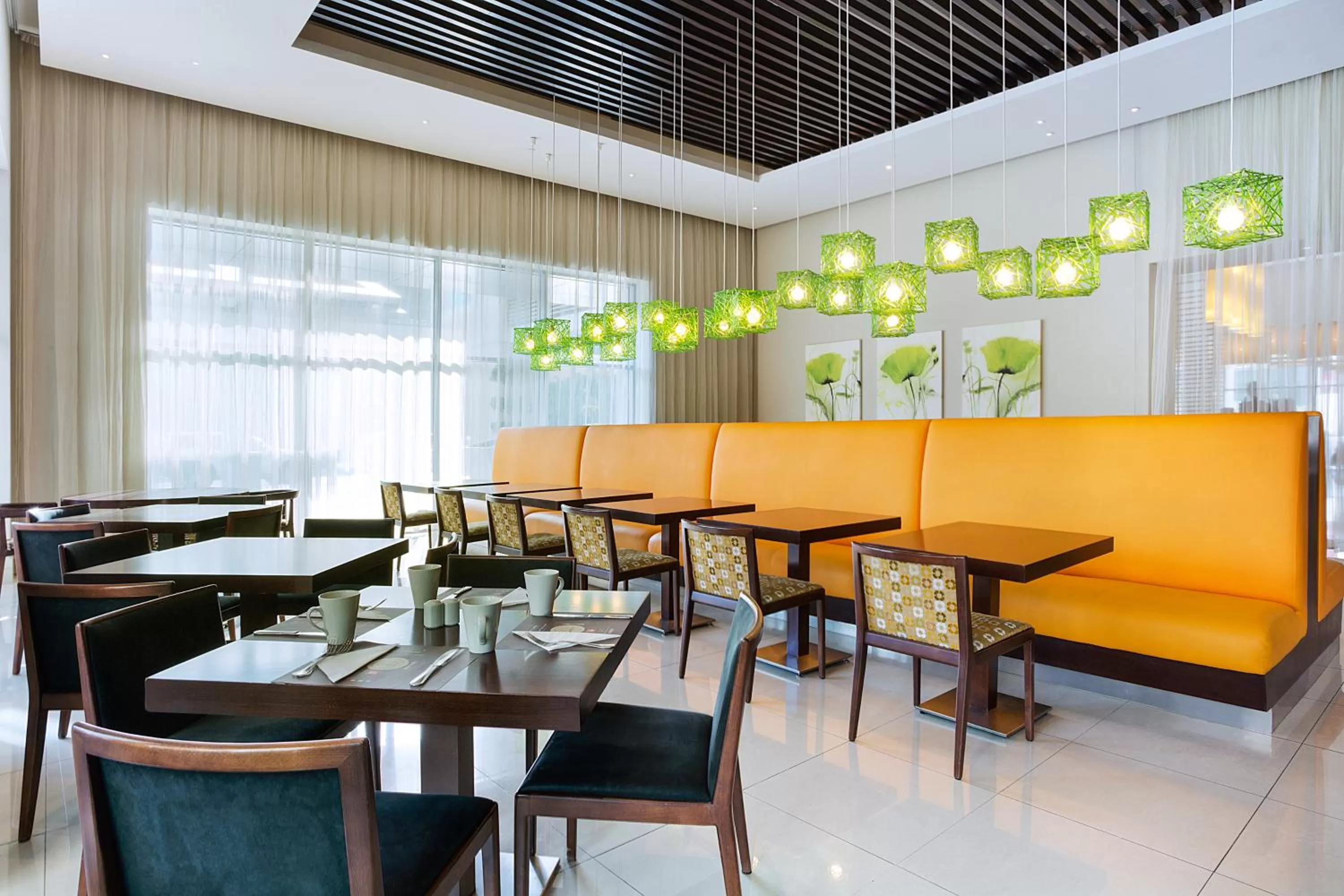 Restaurant/places to eat in Ibis Deira City Centre