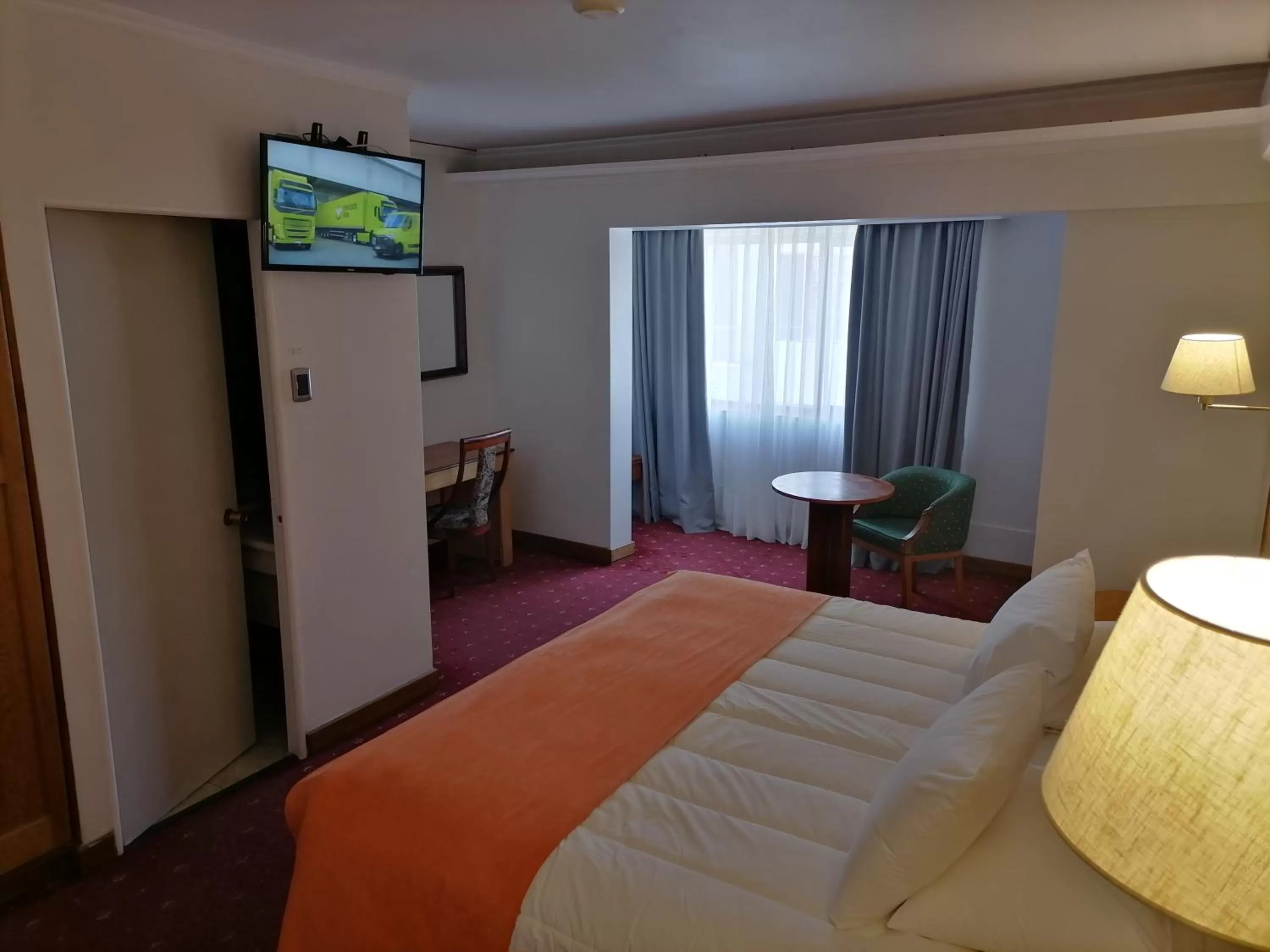 Photo of the whole room, Bed in Hotel Gavina Express
