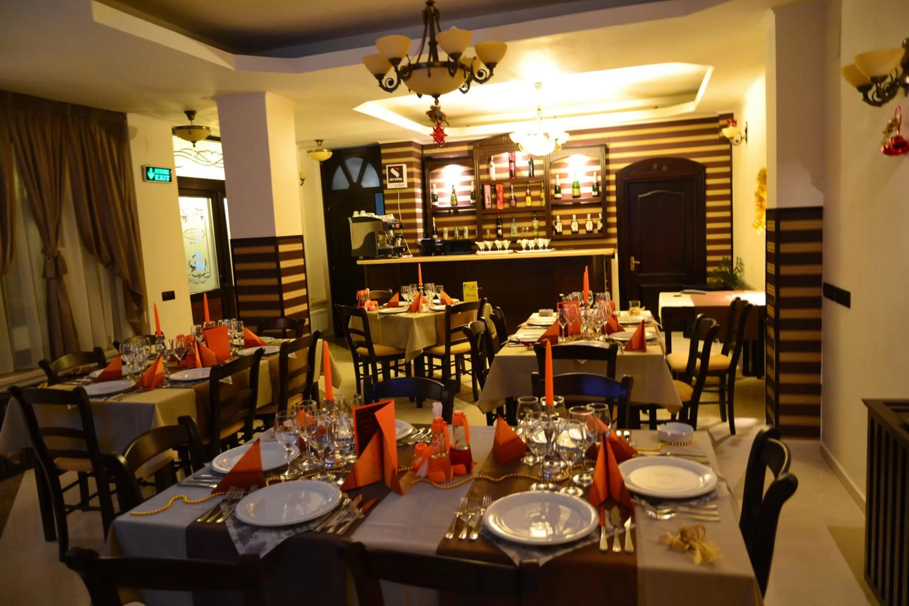 Restaurant/places to eat in Porto Franco Residence