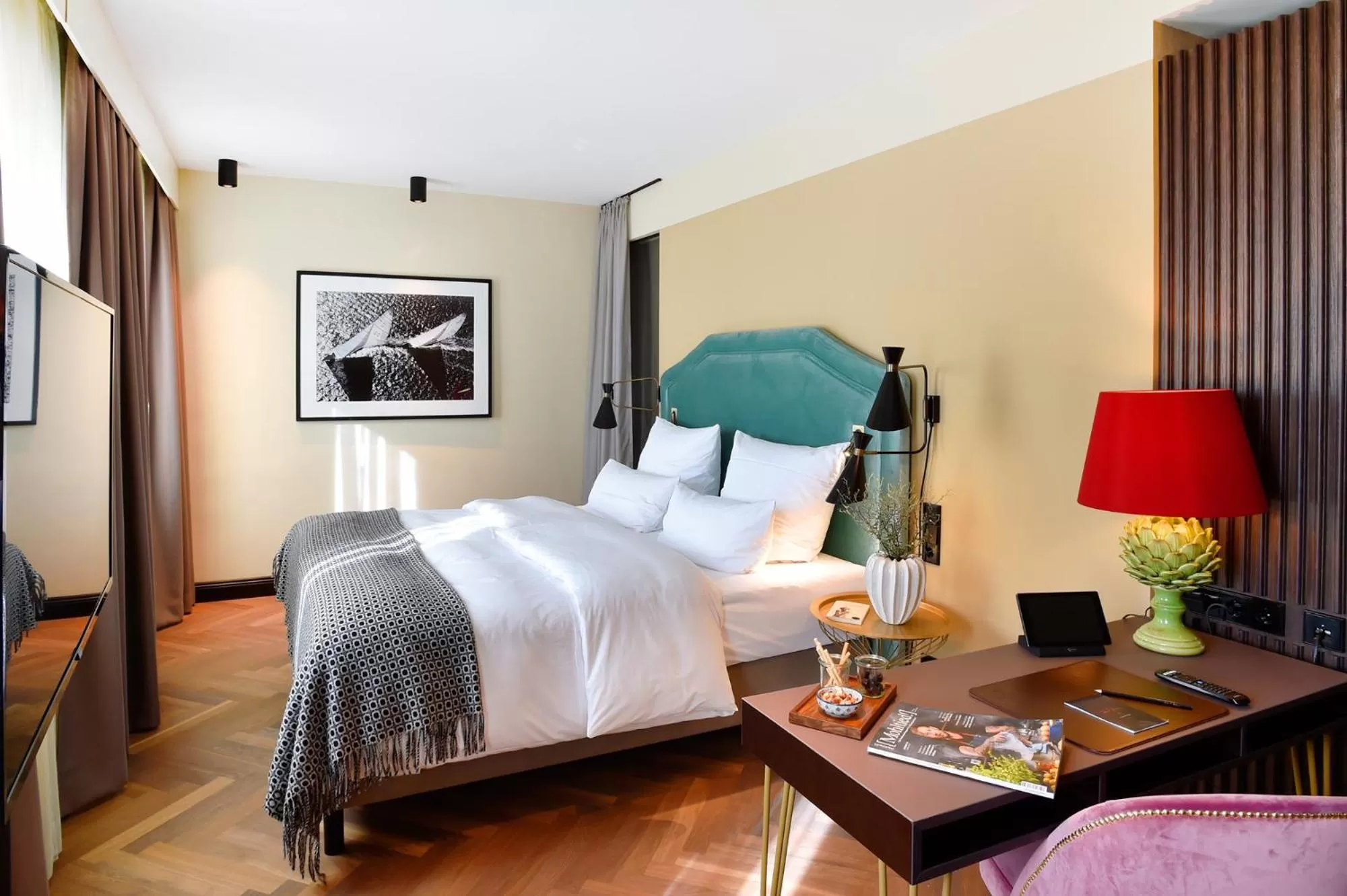 Bedroom, Bed in Das James