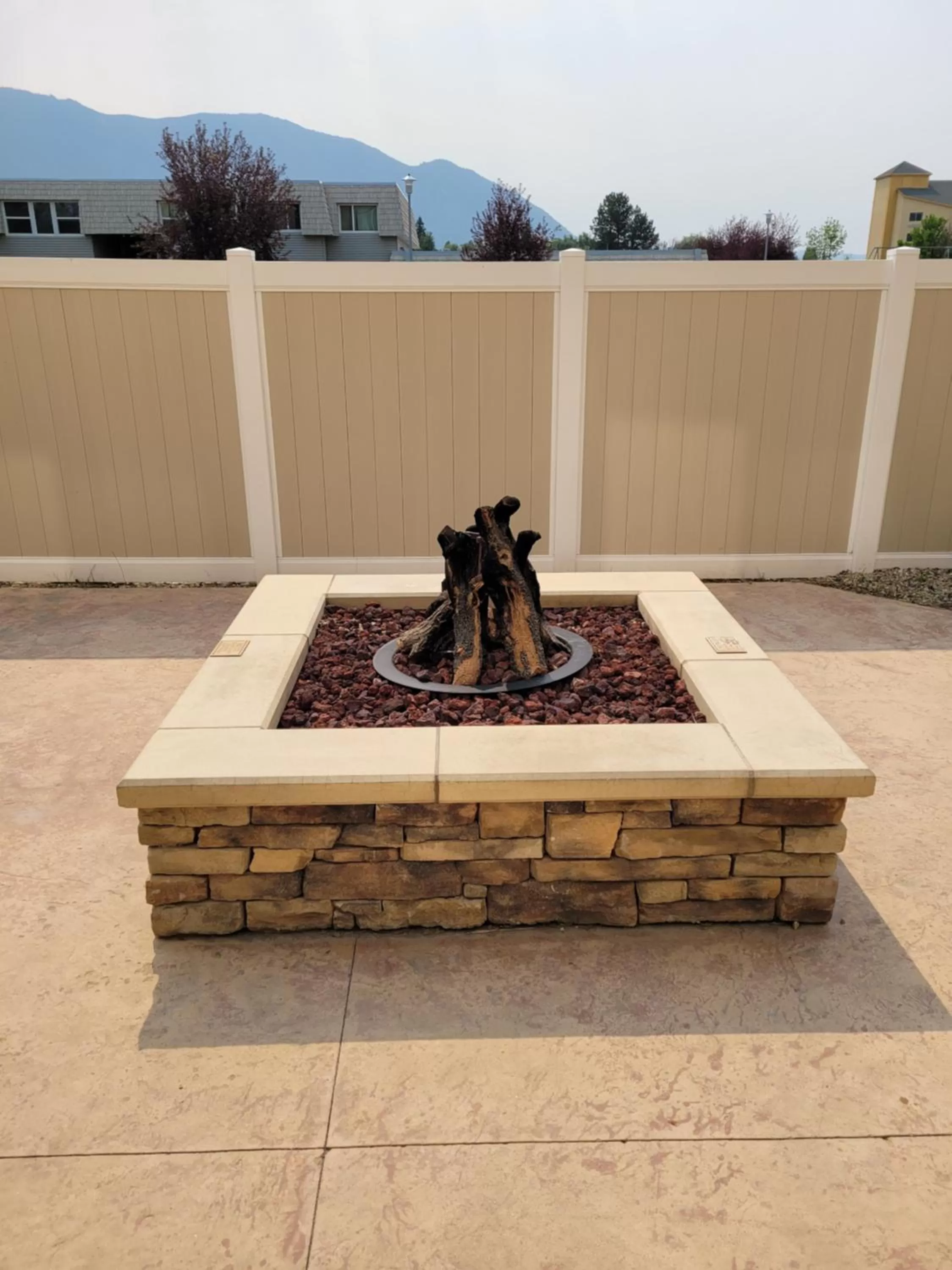 Seating area in Fairfield Inn & Suites by Marriott Butte