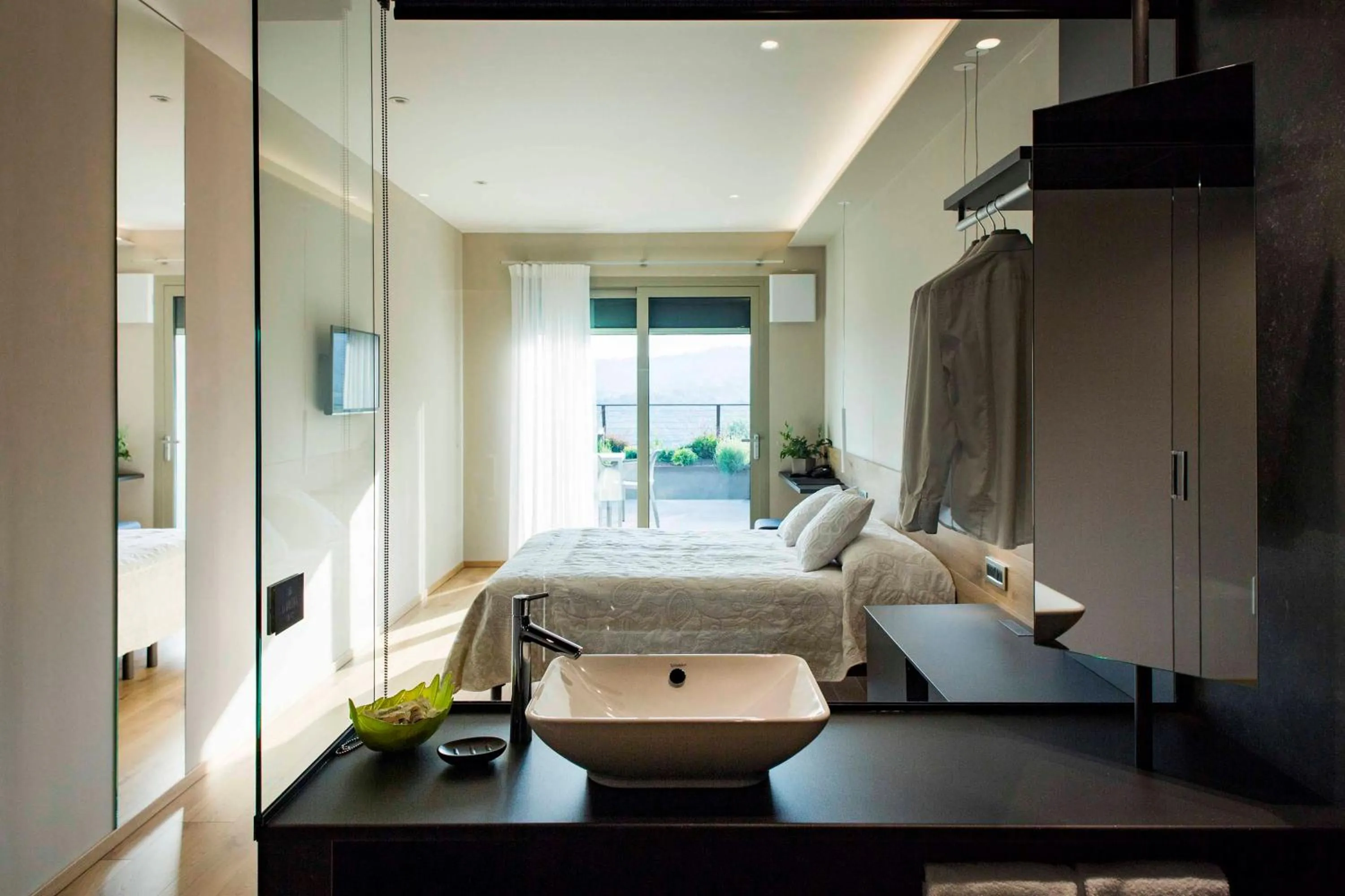 Shower, Bed in Hotel Ristorante La Rosina