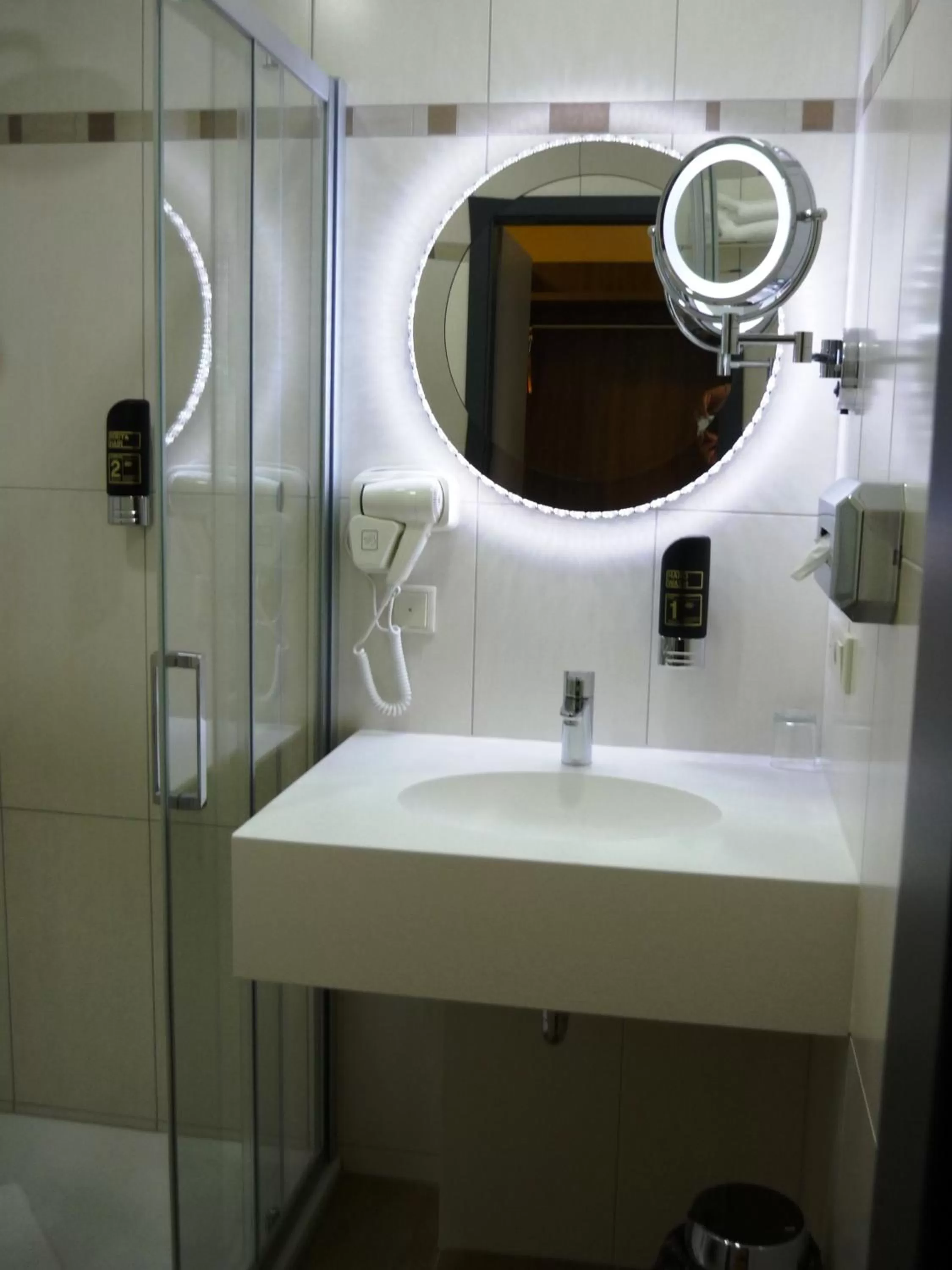 Bathroom in Naam Hotel & Apartments Frankfurt City-Messe Airport