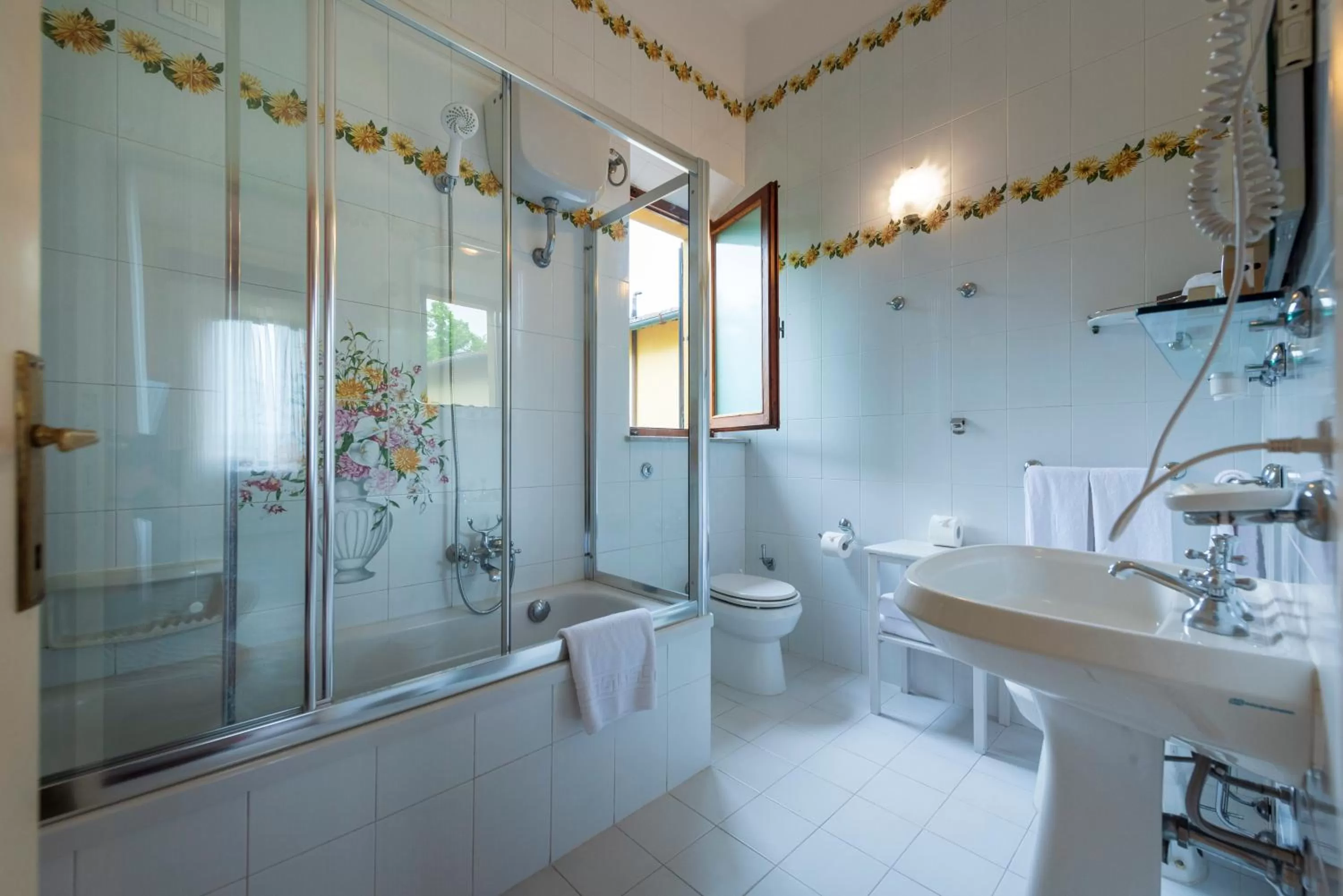 Bathroom in Villa Scacciapensieri Boutique Hotel