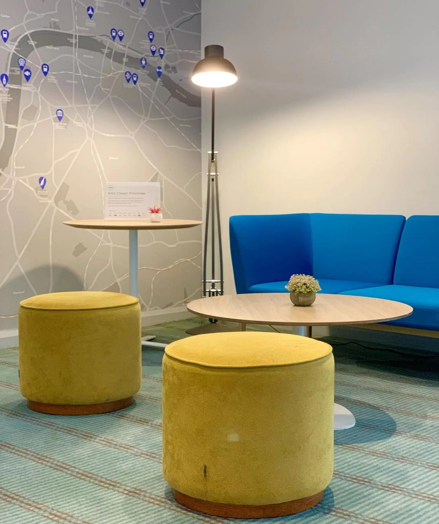 Restaurant/places to eat in Holiday Inn Express Earls Court, an IHG Hotel