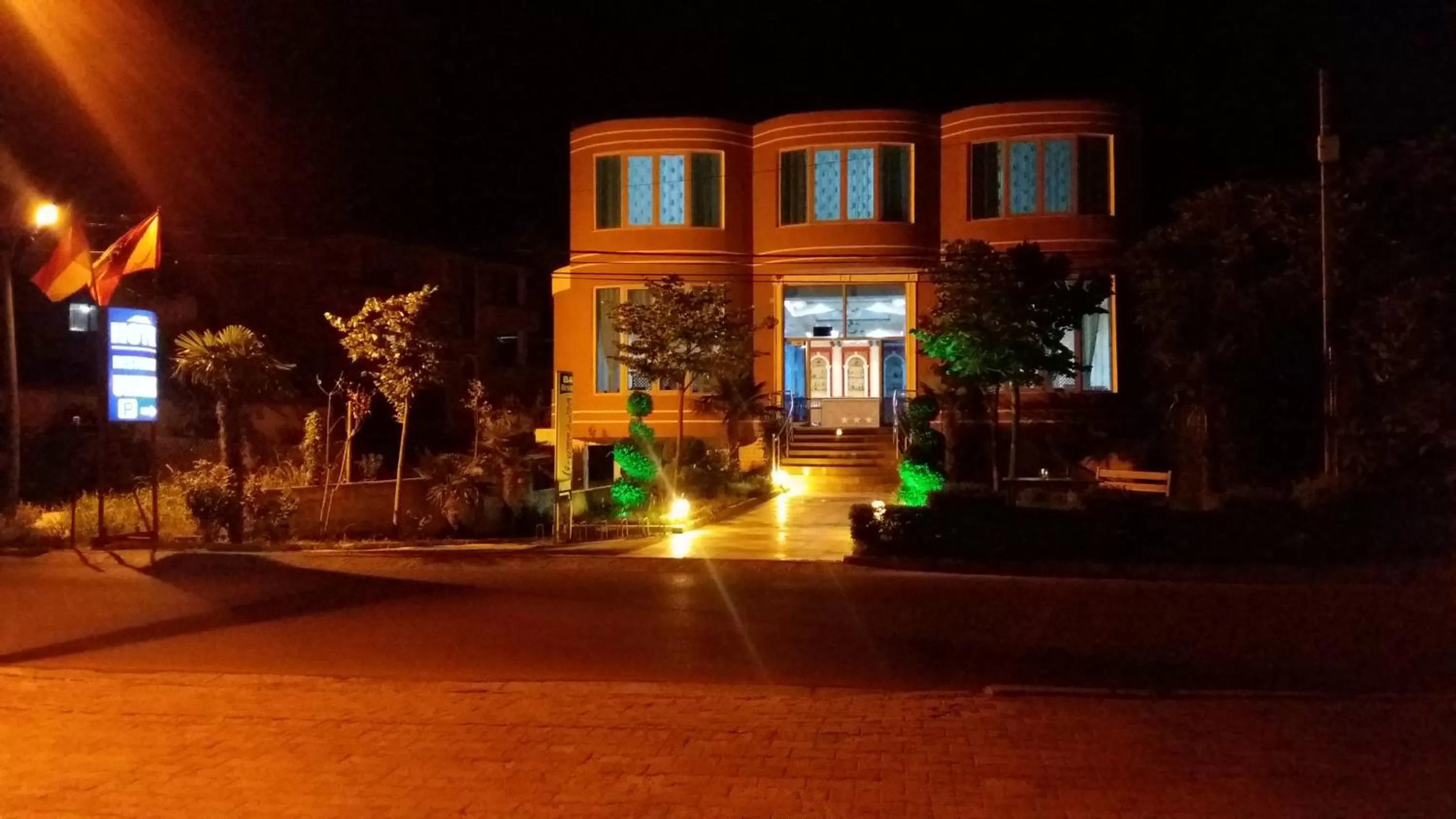 Property Building in Hotel Restaurant Univers