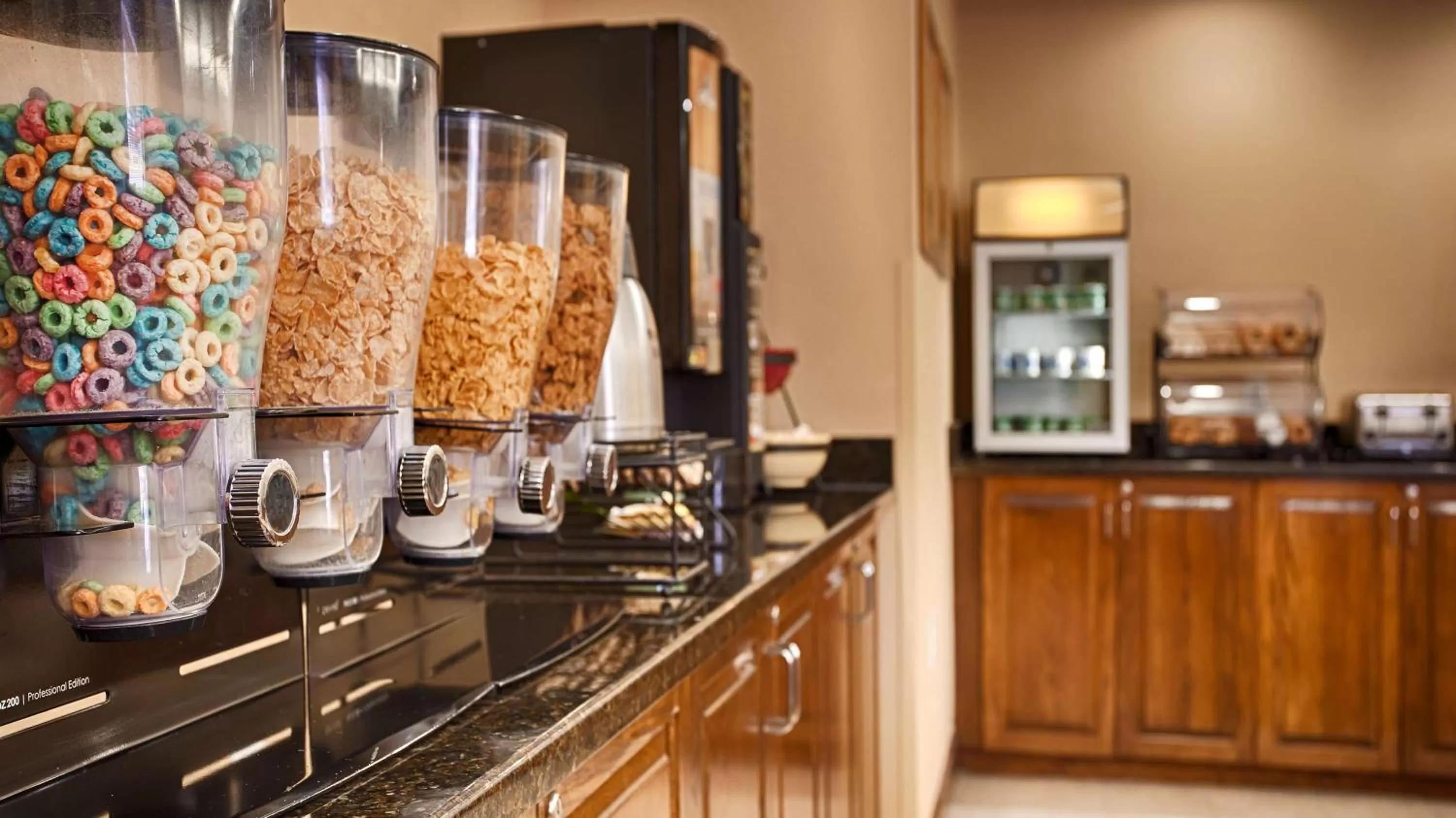 Restaurant/places to eat in Best Western Plus Edison Inn