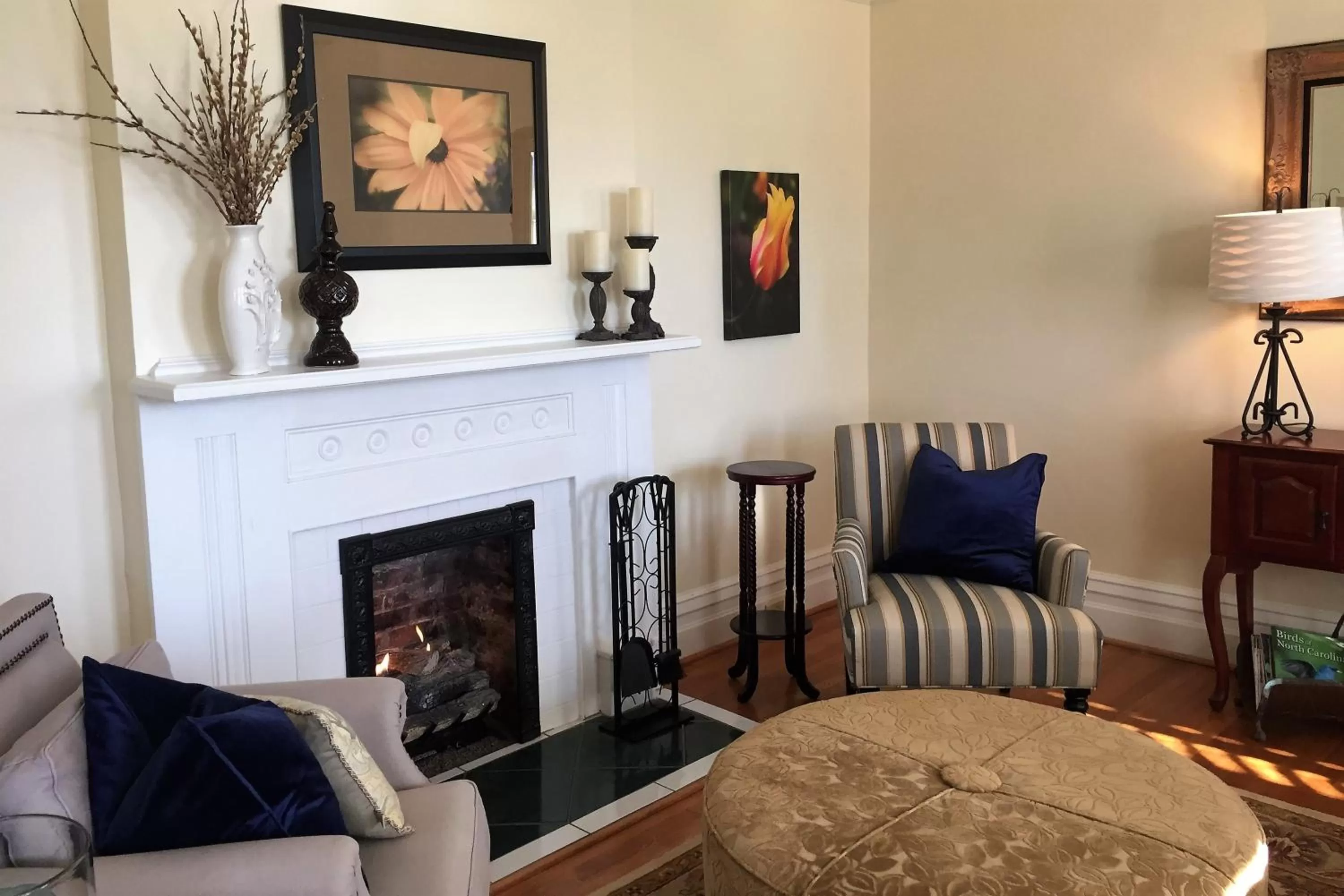 Communal lounge/ TV room in Oak Hill On Love Lane Bed and Breakfast Inn