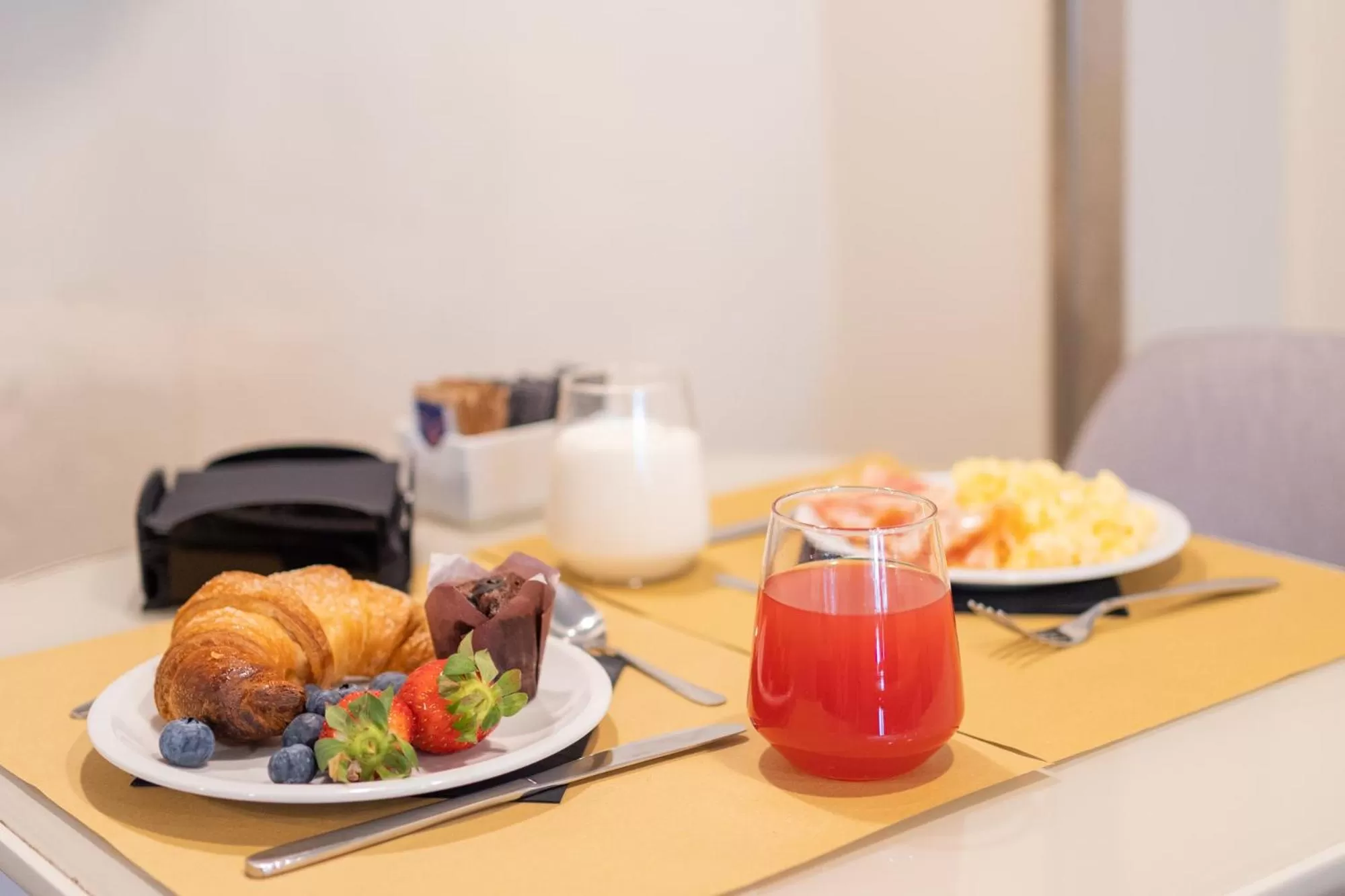 Restaurant/places to eat in El Homs Palace Hotel