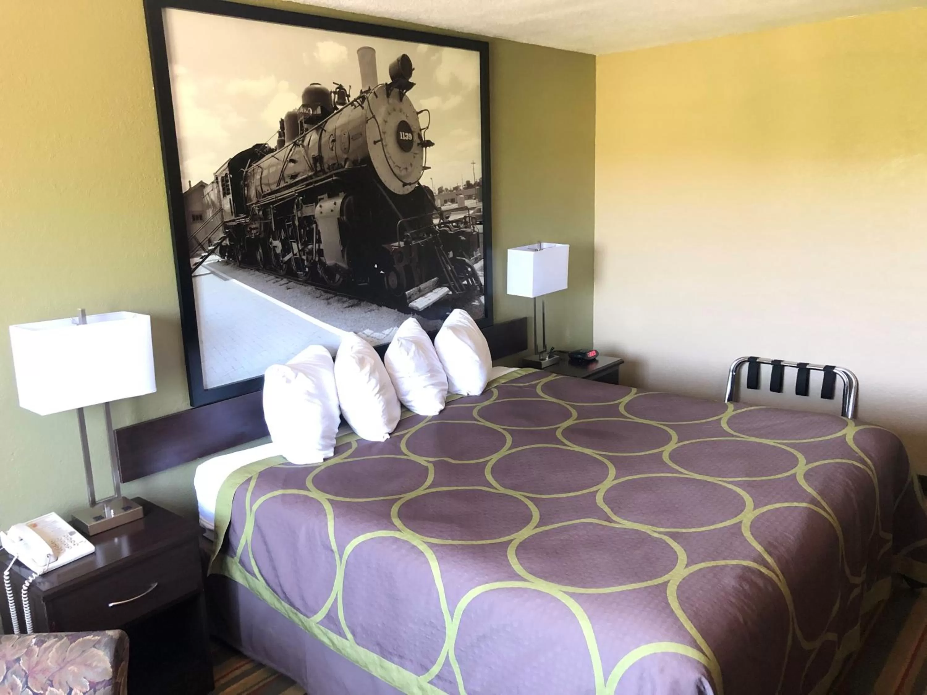 Photo of the whole room, Bed in Super 8 by Wyndham Topeka/Wanamaker RD/I-70
