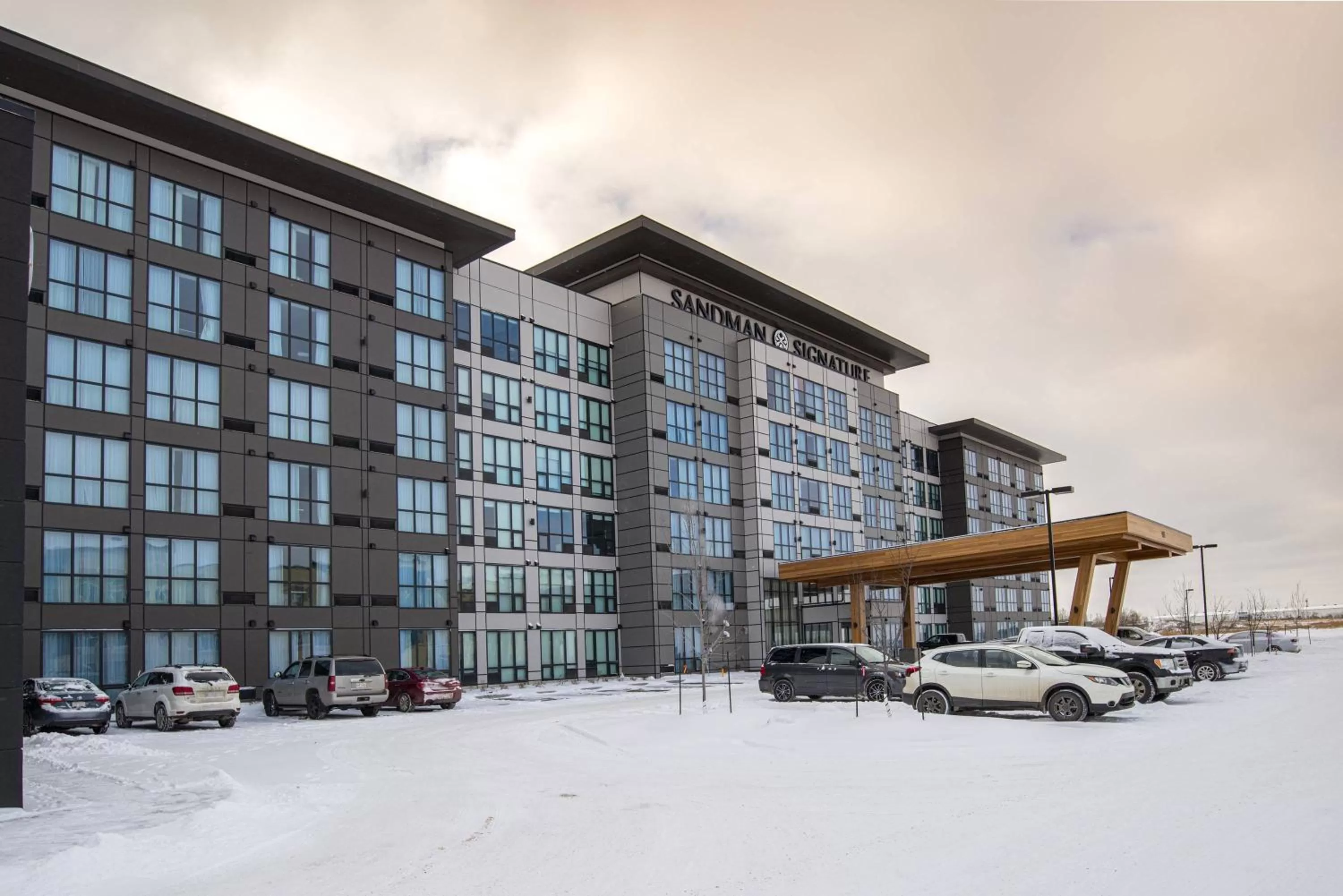 Property building in Sandman Signature Sherwood Park Hotel