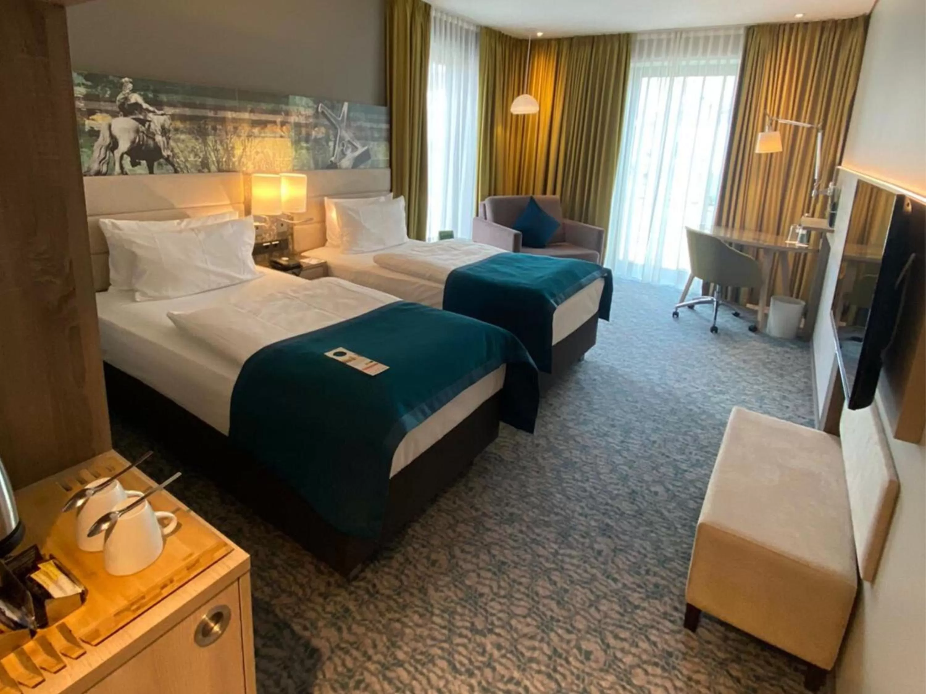 Photo of the whole room, Bed in Holiday Inn Düsseldorf City – Toulouser Allee by IHG