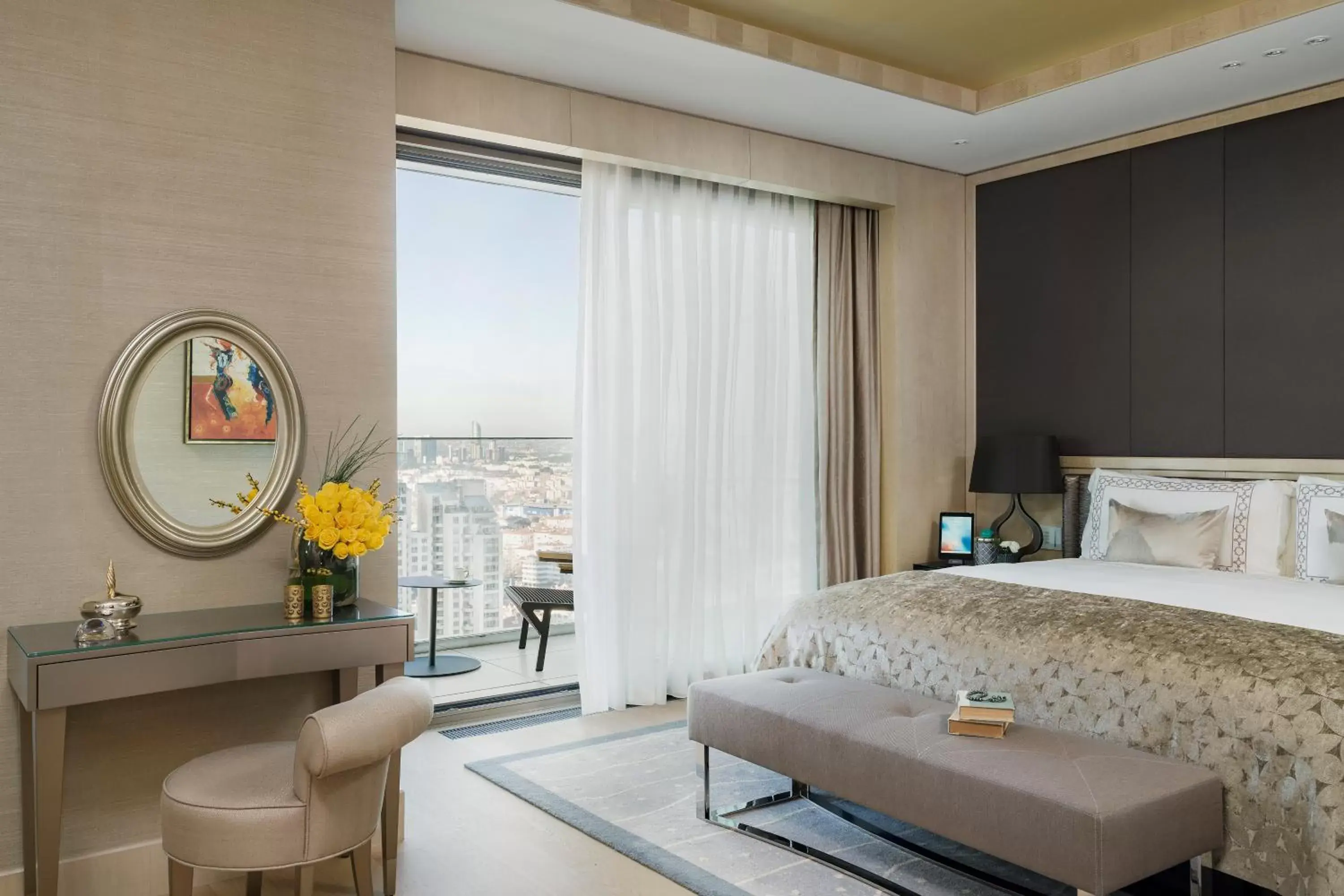 One-Bedroom Apartment with City View in Raffles Istanbul One-Bedroom Apartment with City View in Raffles Istanbul