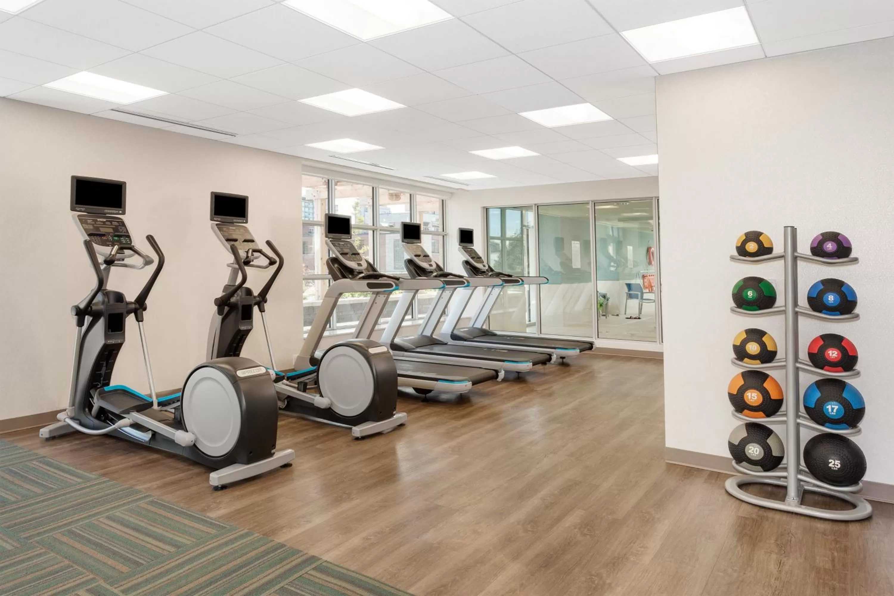 Fitness centre/facilities in Holiday Inn Express & Suites Downtown Ottawa East by IHG