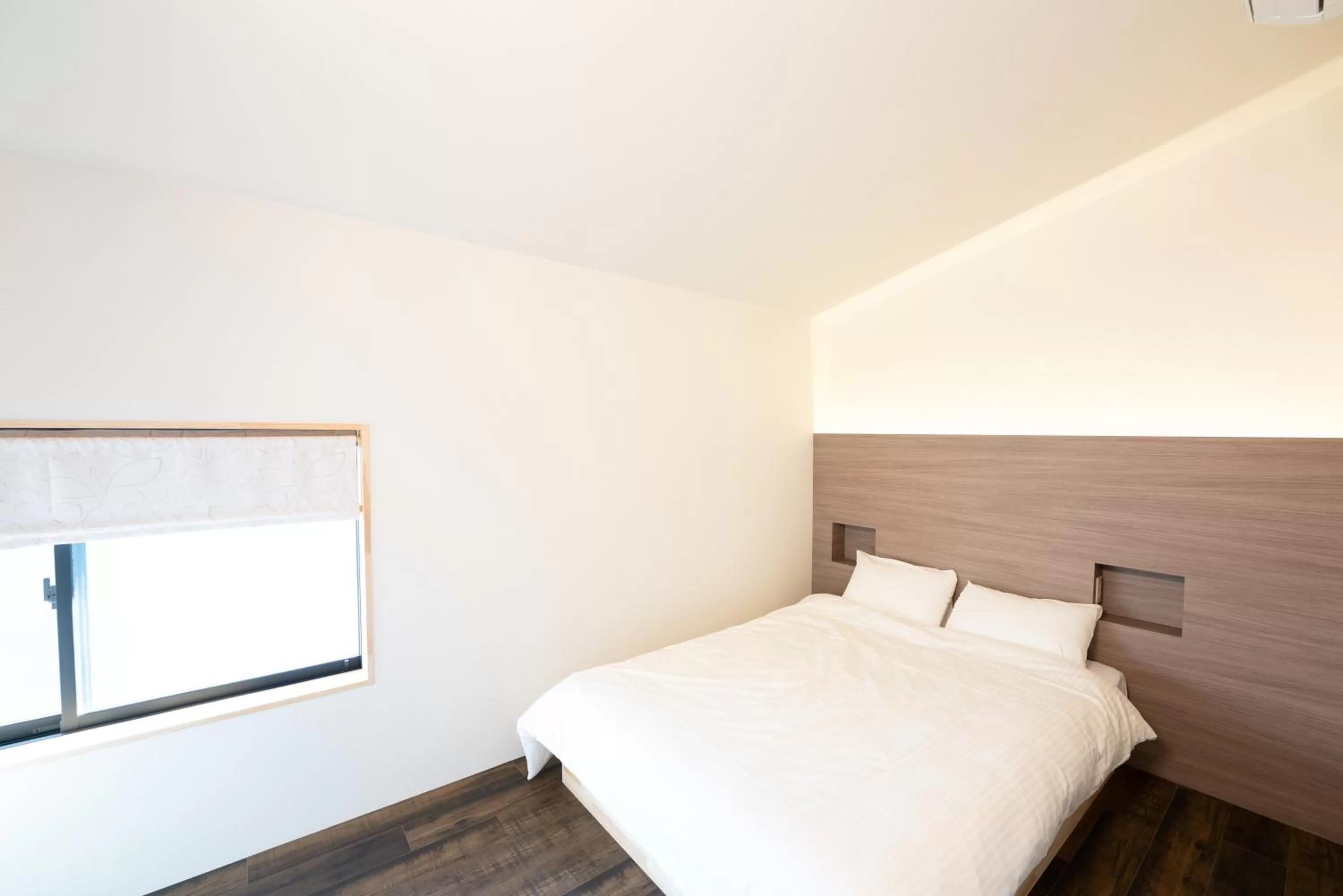 Bed in B&B MIKAWA Info Centre - Kanazawa Fish Harbour