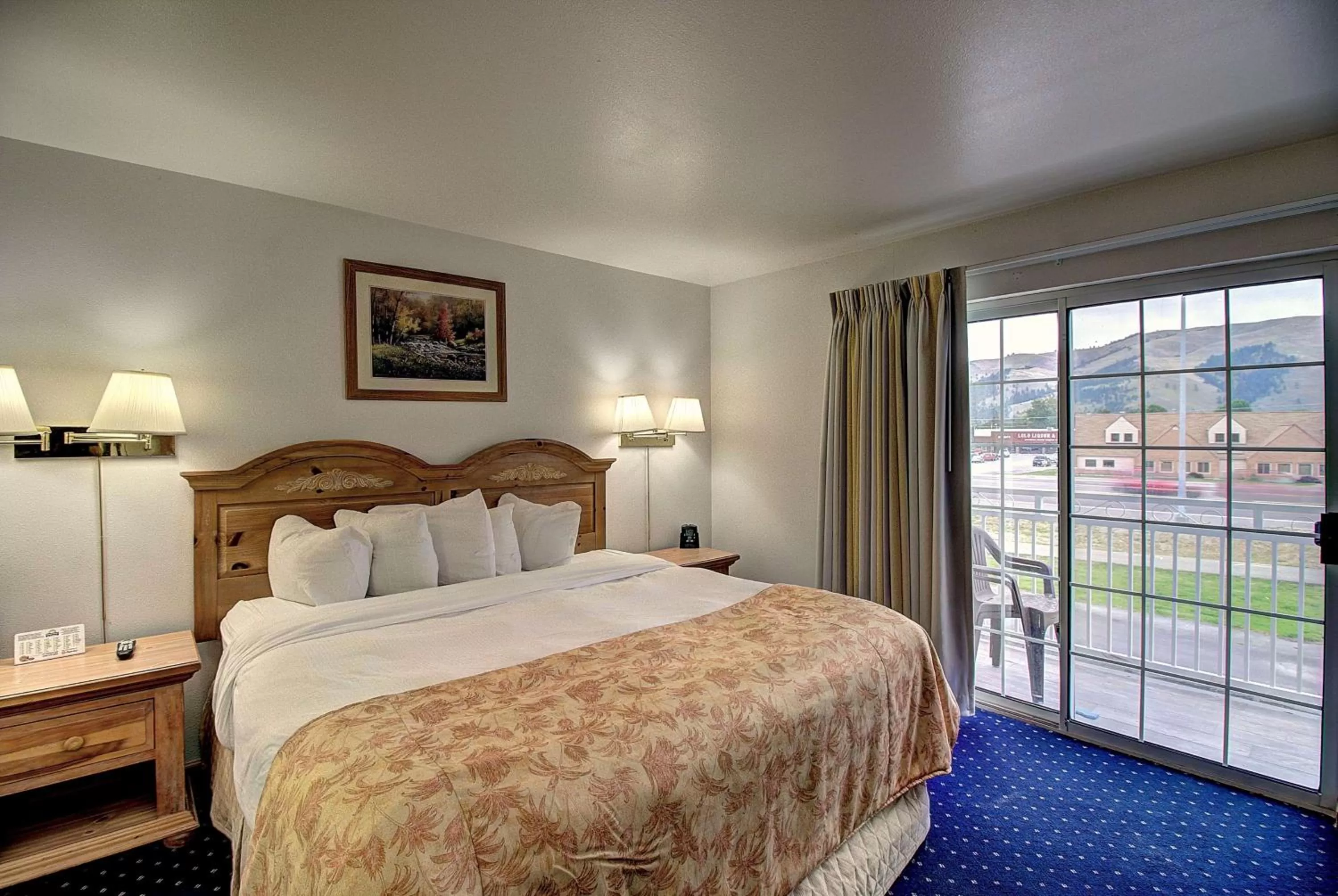 Photo of the whole room, Bed in Days Inn & Suites by Wyndham Lolo