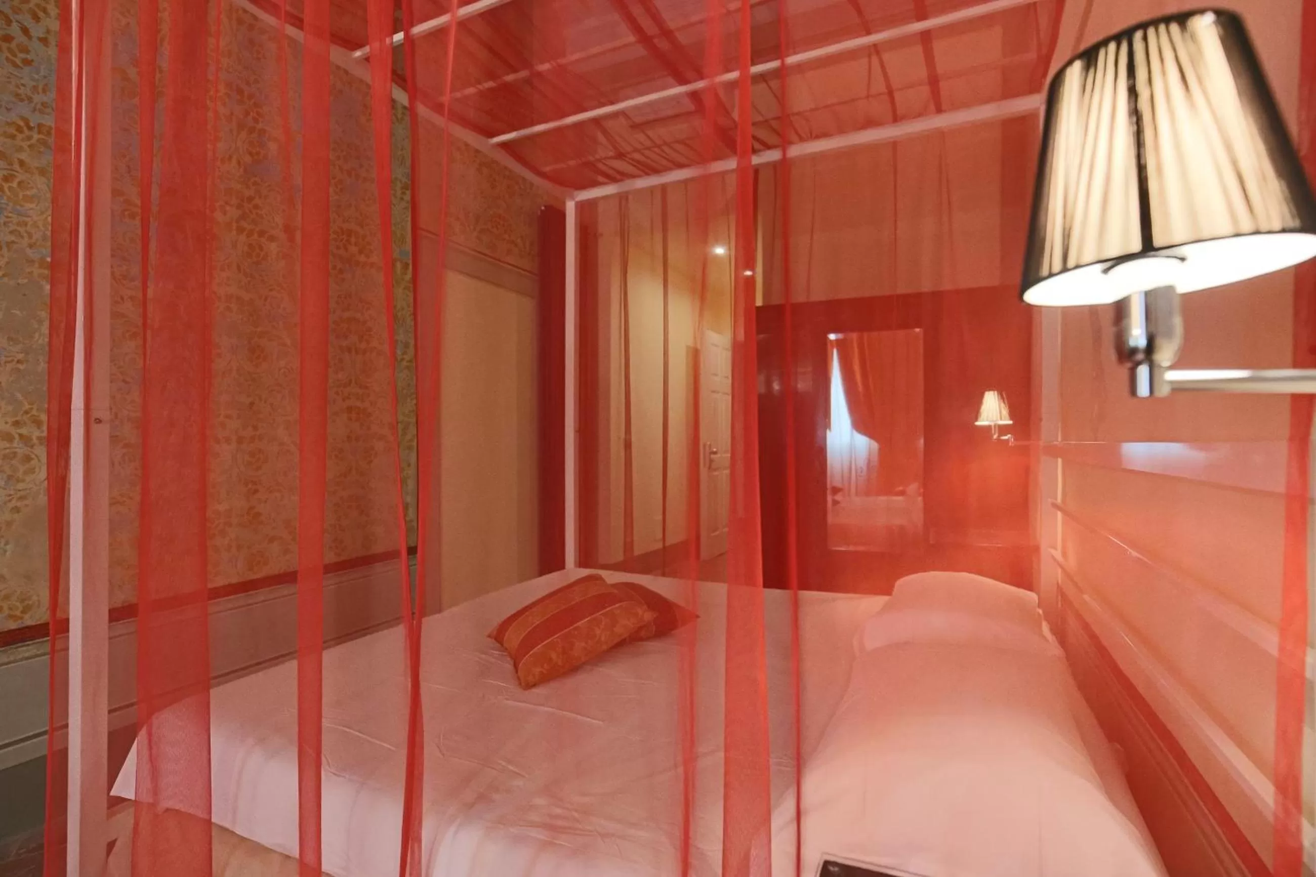 Bedroom, Bed in Uffizi Harmony